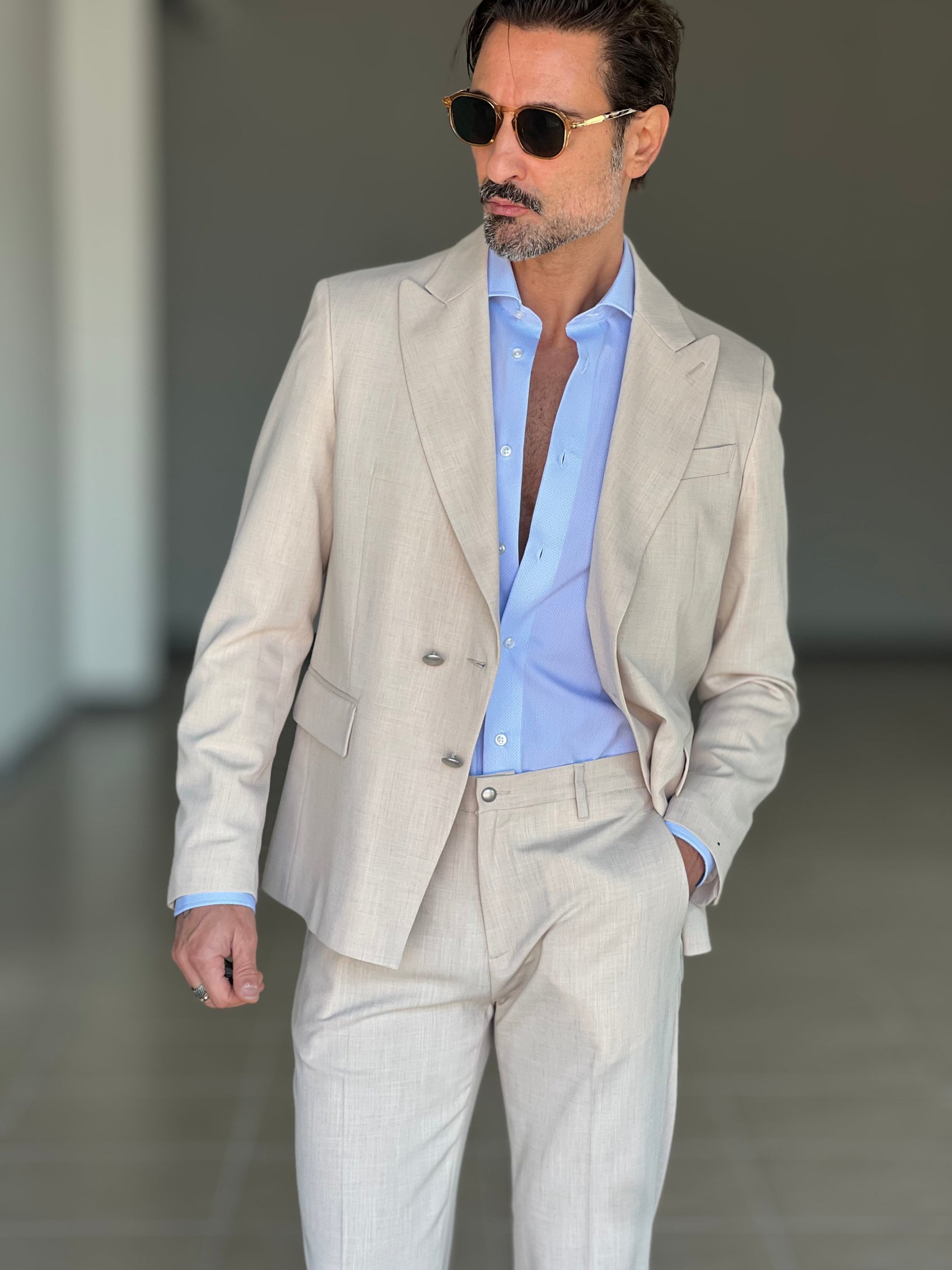 GIACCA SABBIA ALTATENSIONE PETTO A LANCIA MEZZO DOPPIOPETTO ( PUOI ABBINARE IL PANTALONE CON IL CODICE 34 )