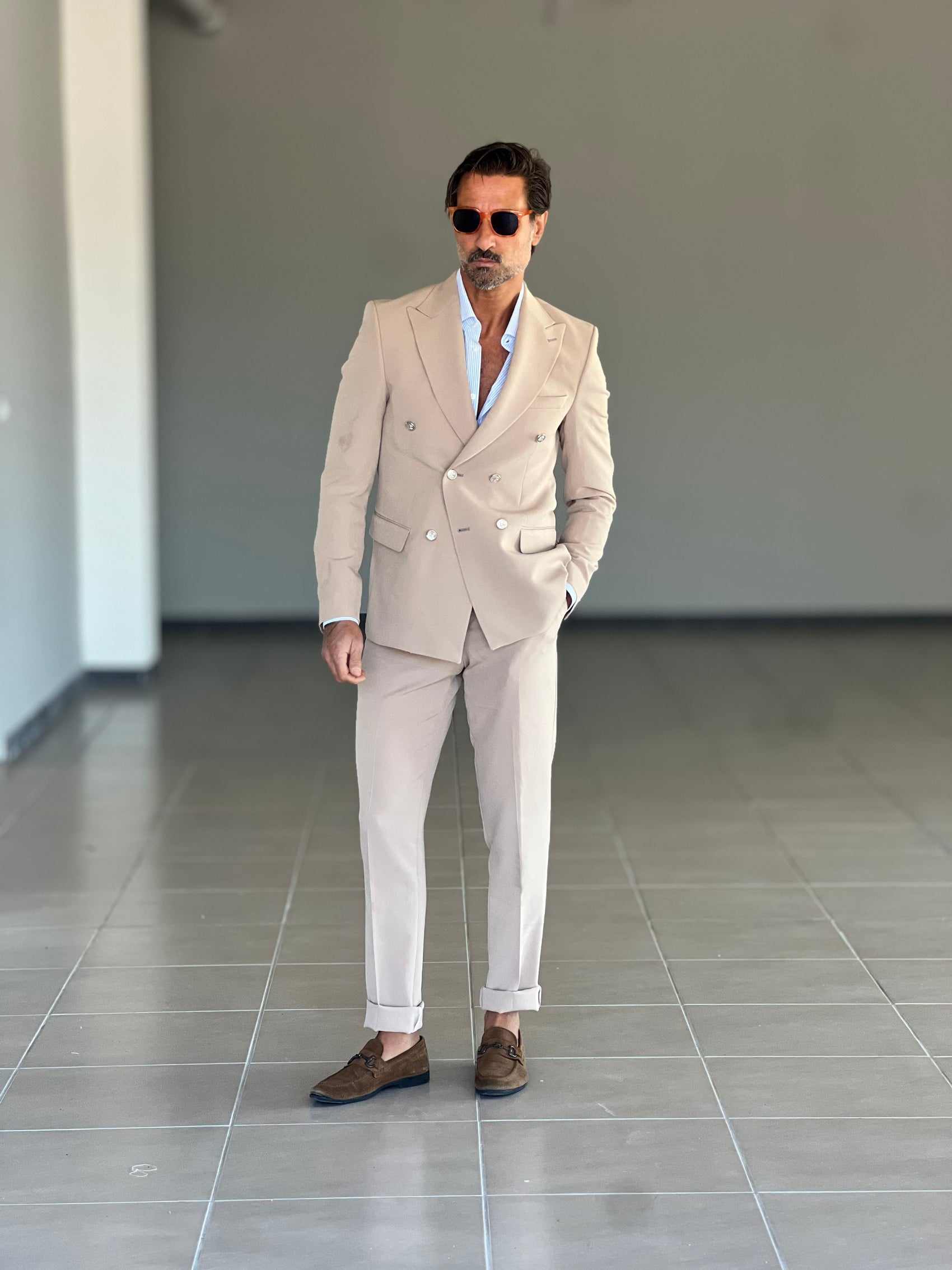 ABITO BEIGE  DOPPIOPETTO BOTTONE METALLO
