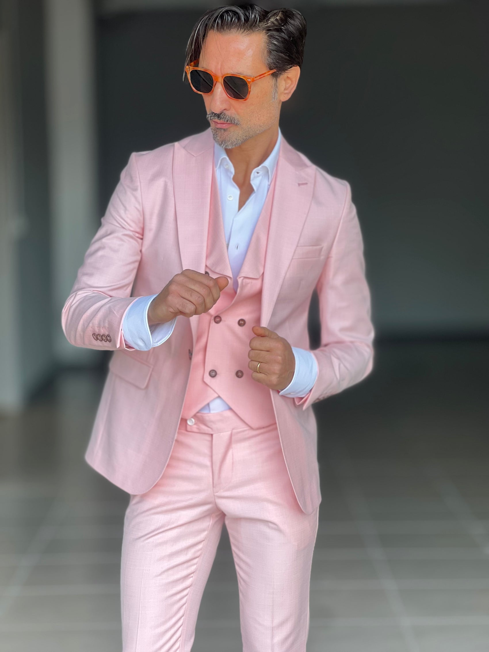 ABITO ROSA   MONOPETTO  3 PEZZI GILET 0044