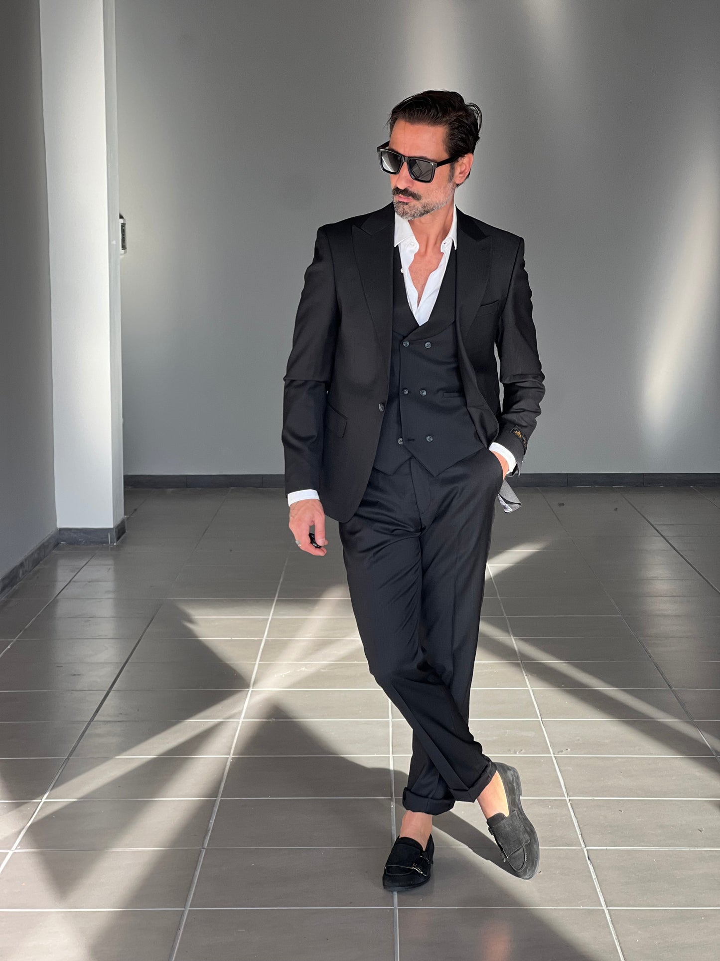 ABITO LANA E MISTI NERO 3 PEZZI GILET