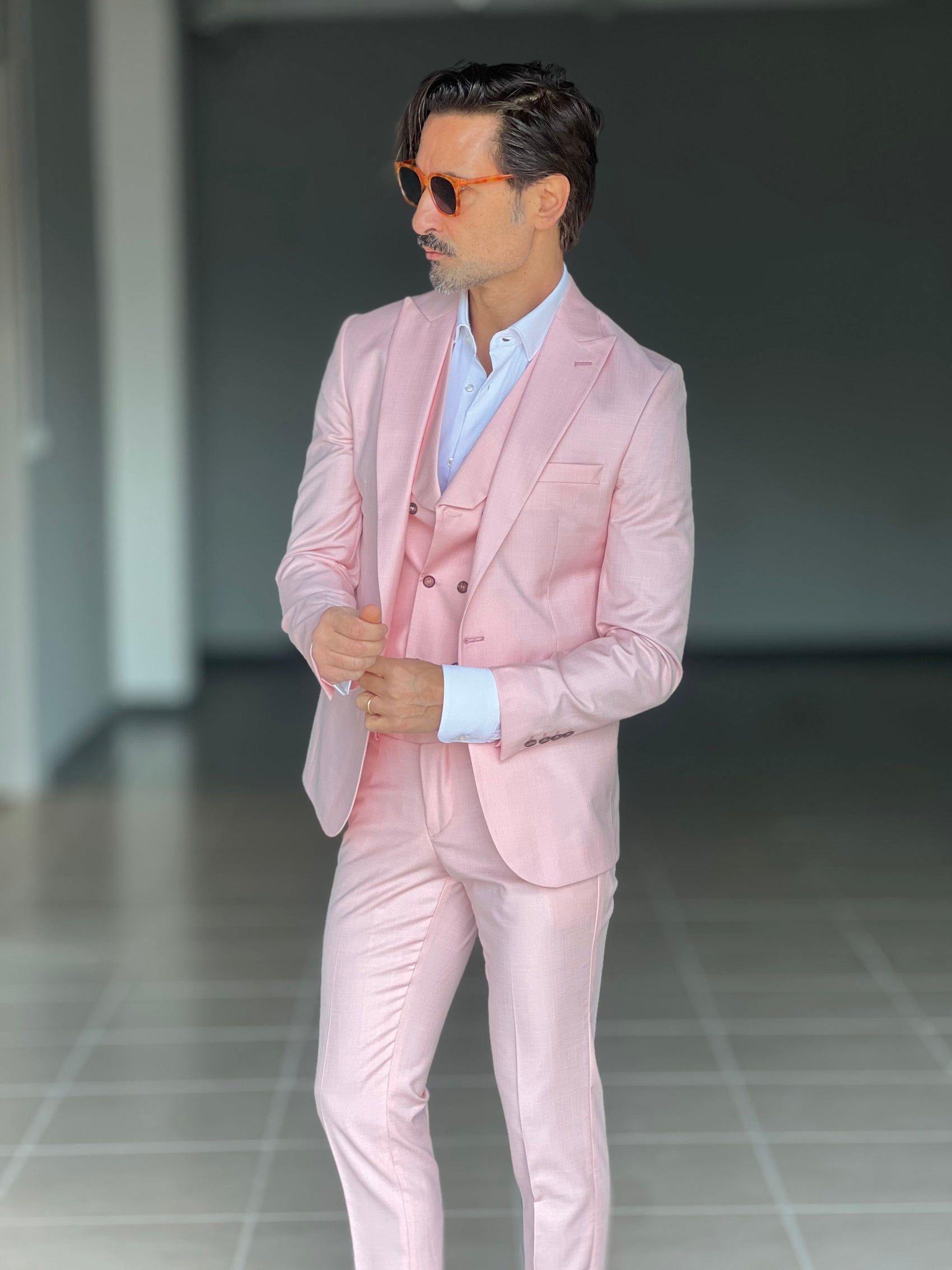 ABITO ROSA   MONOPETTO  3 PEZZI GILET 0044