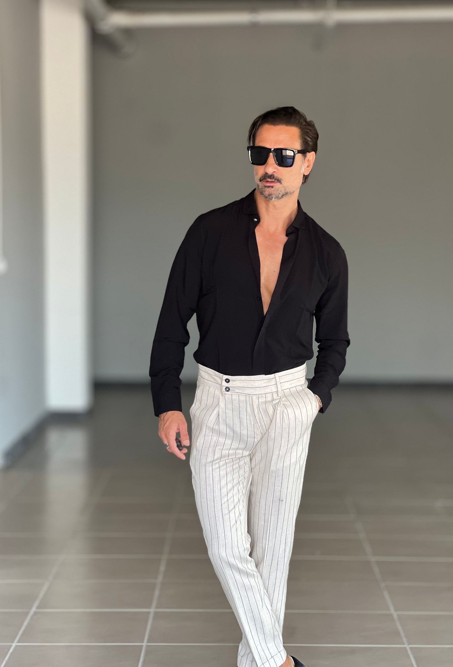 CAMICIA VISCOSA NERA BOTTONE METALLO