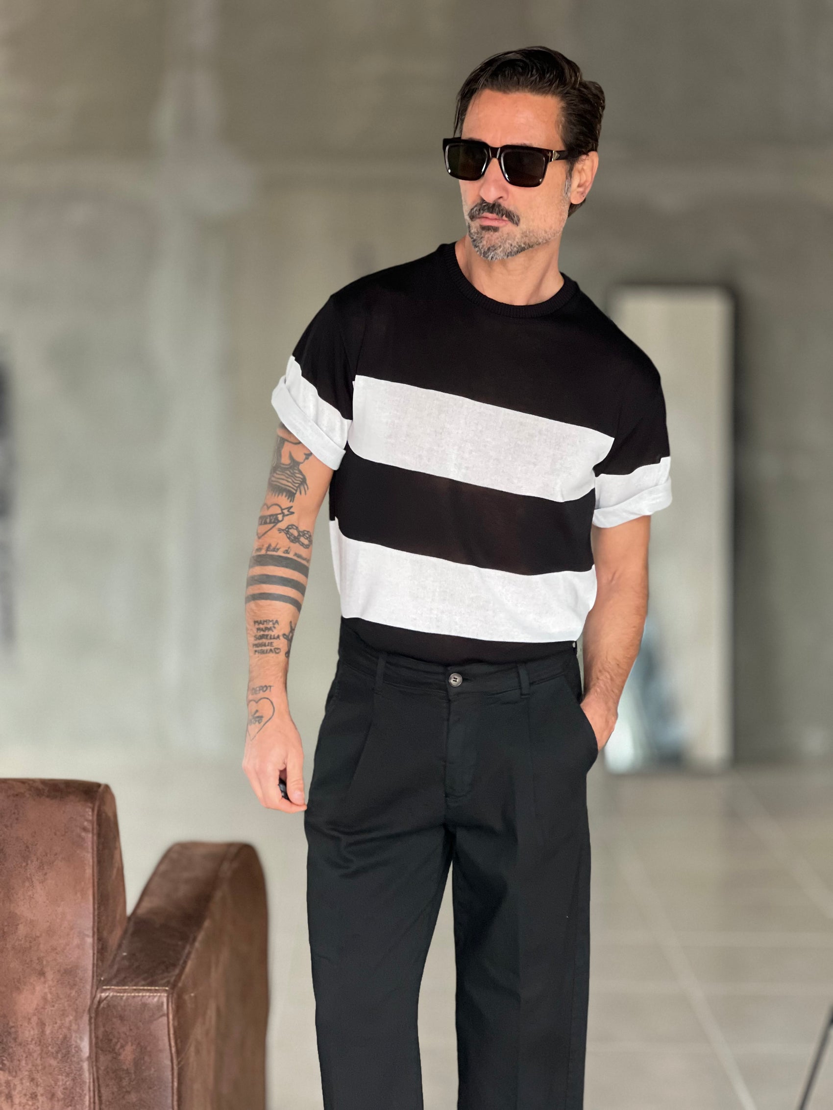 MAGLIA BIANCA RIGA GRANDE NERA IN FILO CROP