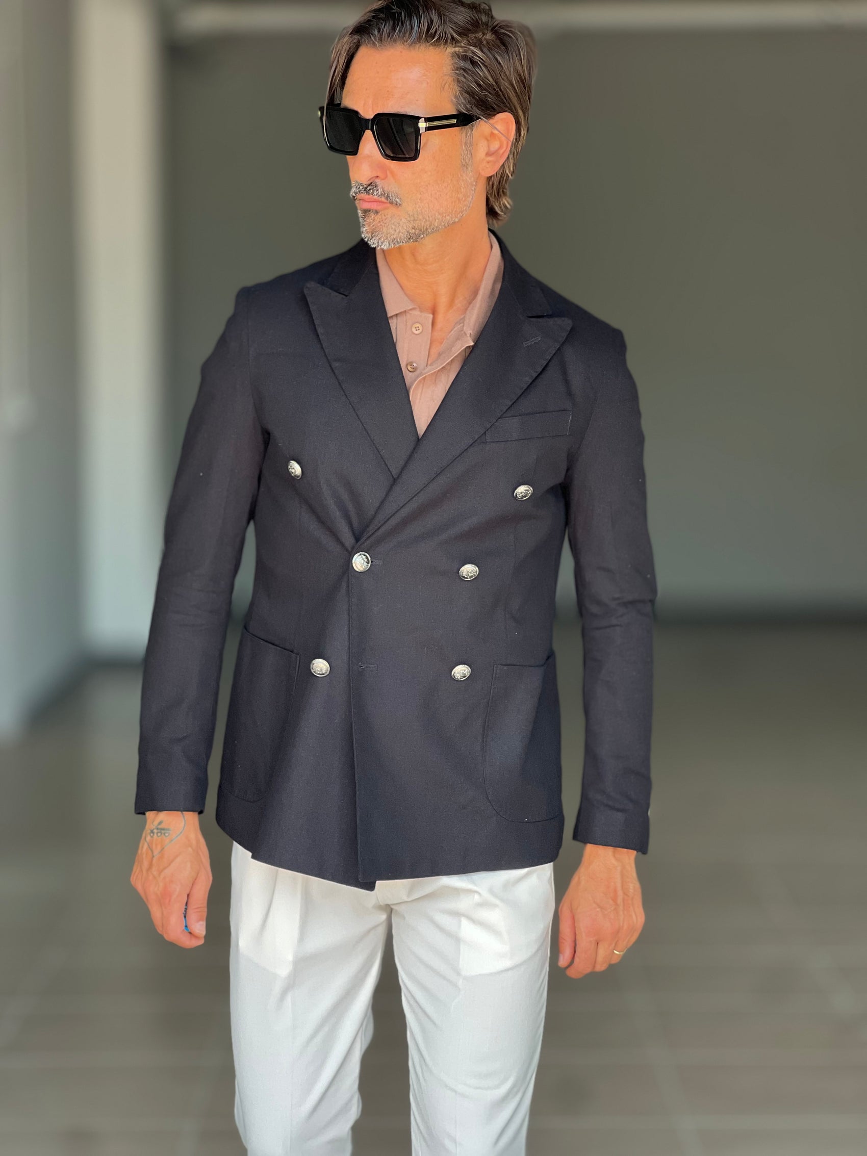 GIACCA DOPPIOPETTO NERA  BOTTONE CONTRASTO MISTO LINO