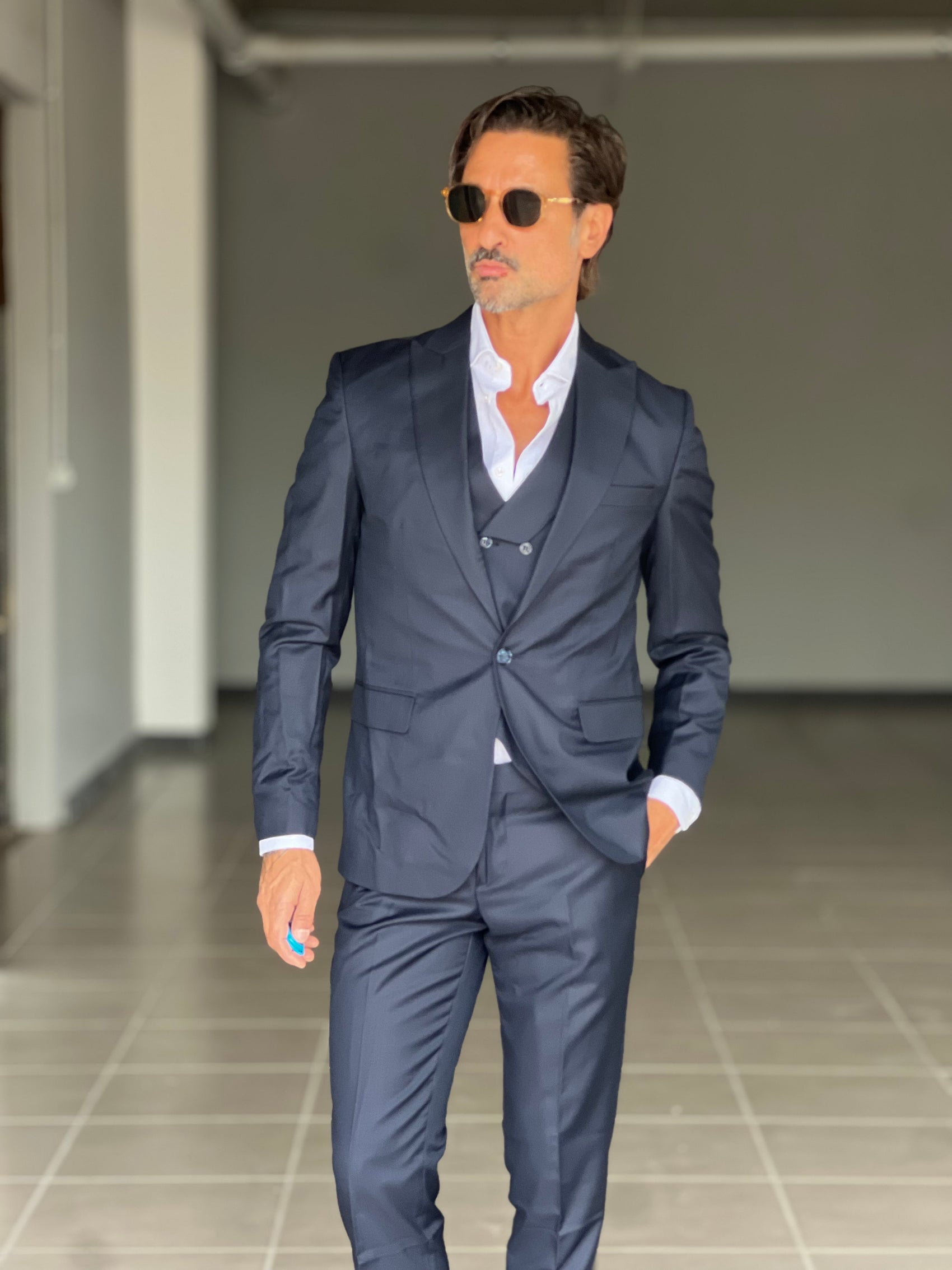 ABITO BLU  MONOPETTO  3 PEZZI GILET