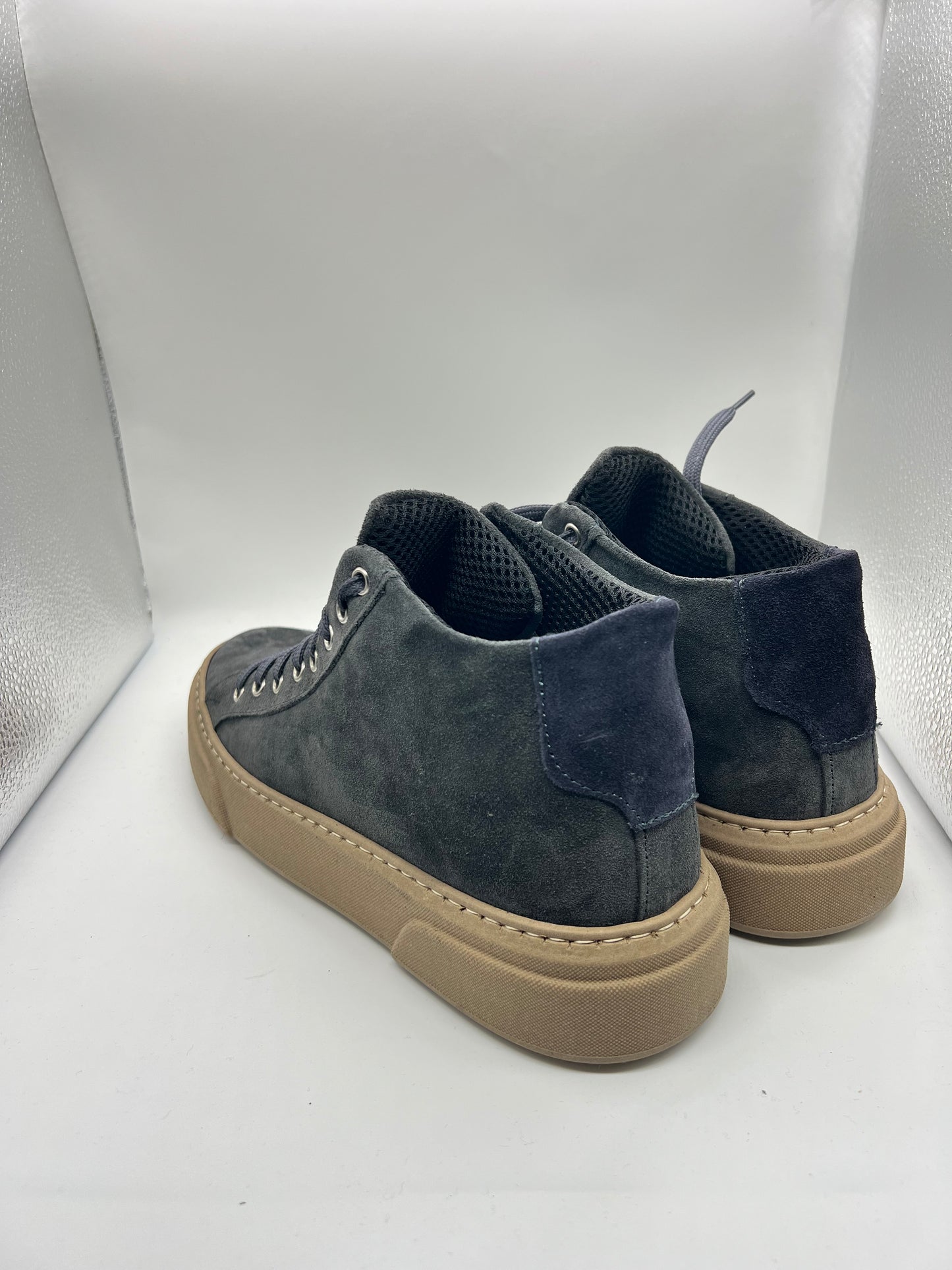 SNEAKER CAMOSCIO GRIGIO  FONDO STUCCO