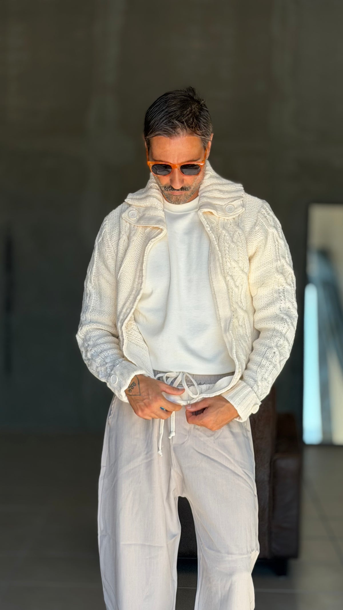 WHITE VISCOSE TROUSERS WITH REGULAR BOTTOM