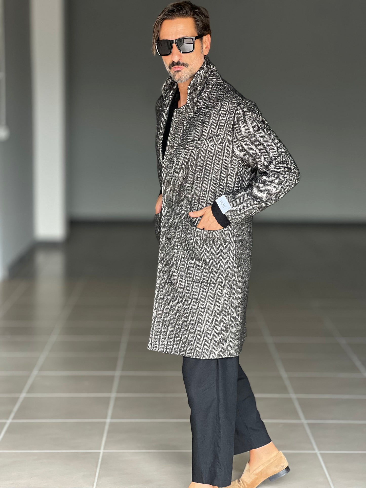 CAPPOTTO MORO SPIGATO TWEED LAVORAZIONE ALPACA TESSUTO LANA E MISTI ALTATENSIONE (Copia)