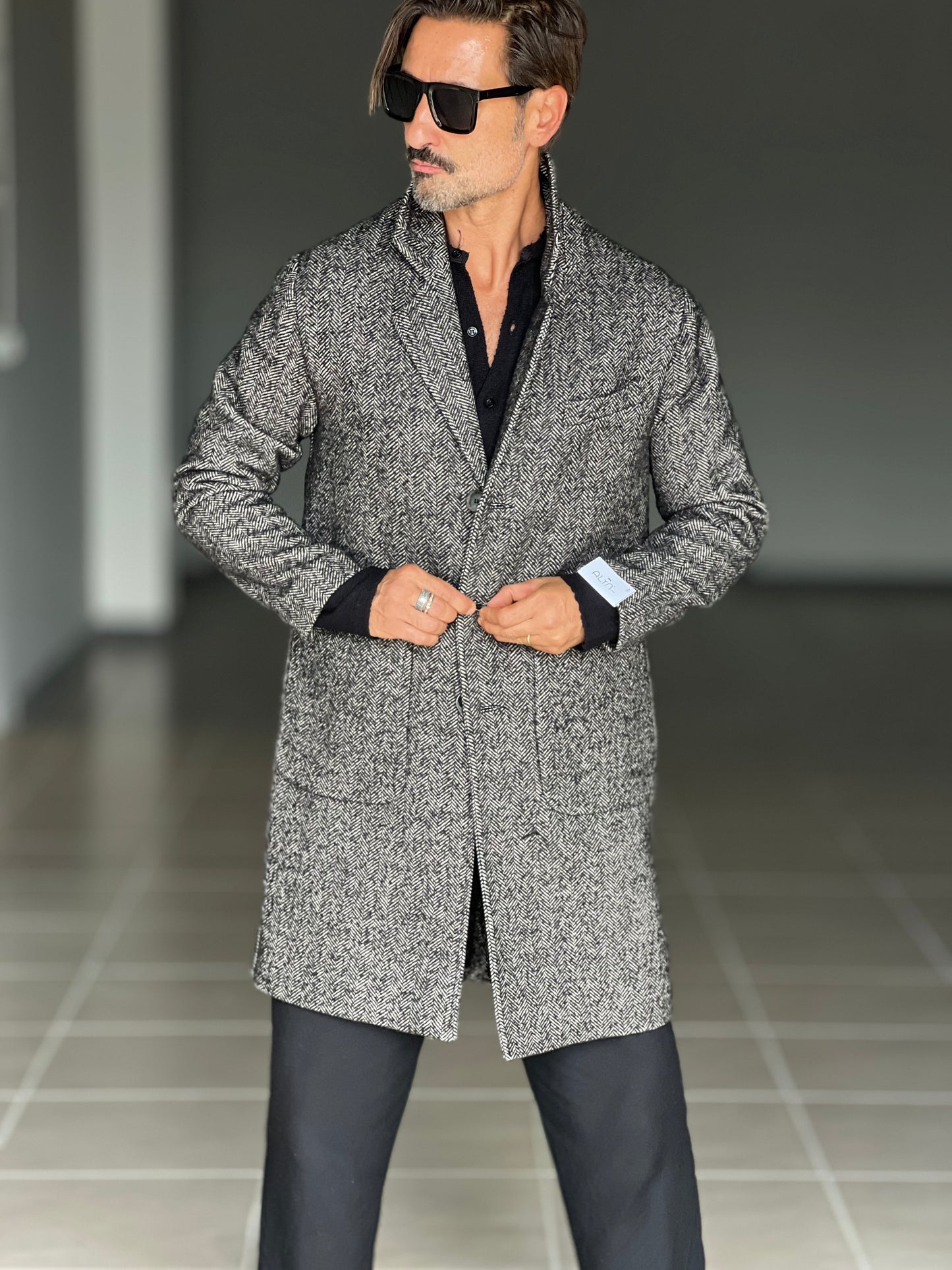 CAPPOTTO MORO SPIGATO TWEED LAVORAZIONE ALPACA TESSUTO LANA E MISTI ALTATENSIONE (Copia)