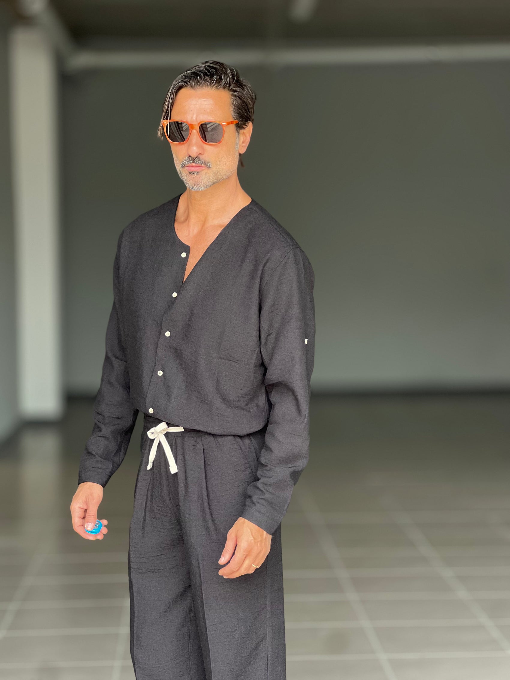 COORDINATO CAMICIA E PANTALACCIO  NERA  COREANA GIROCOLLO COTENE VISCOSA EFFETTO LINO. 00201