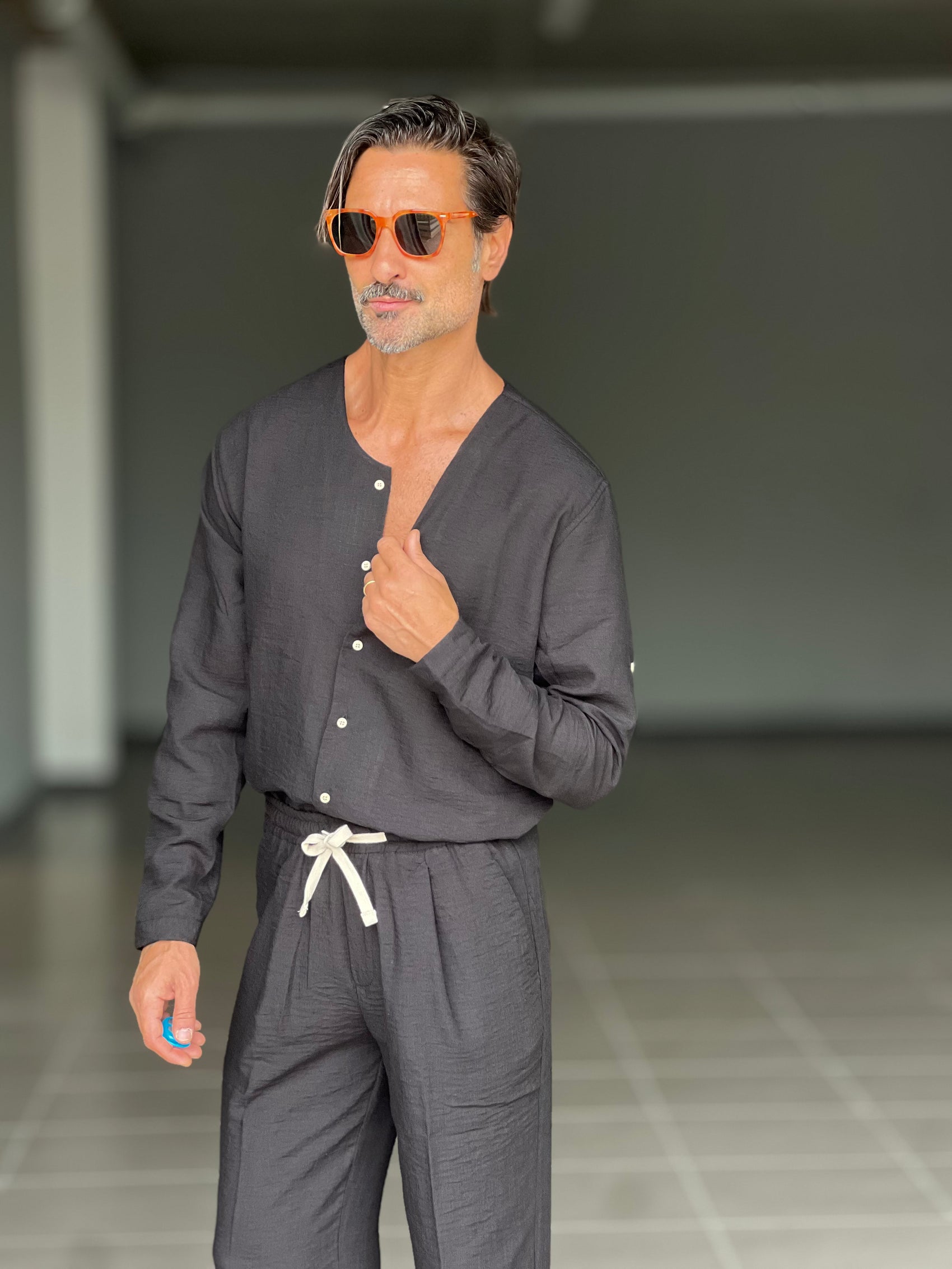 COORDINATO CAMICIA E PANTALACCIO  NERA  COREANA GIROCOLLO COTENE VISCOSA EFFETTO LINO. 00201