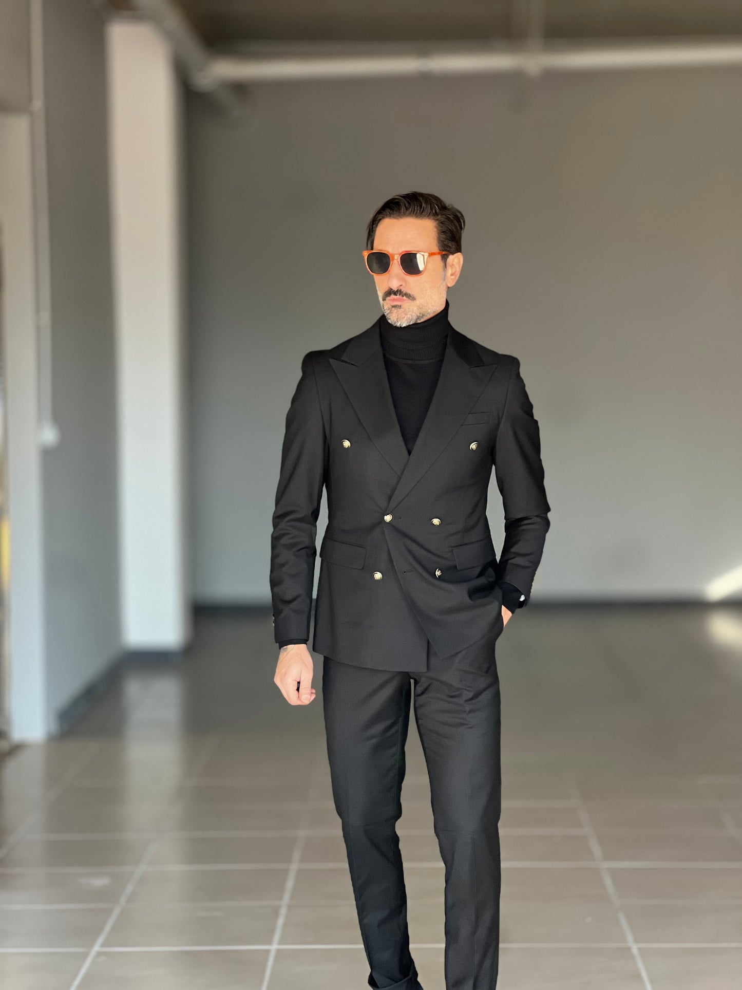 ABITO  NERO DOPPIOPETTO BOTTONE METALLO VISCOSA E MISTI