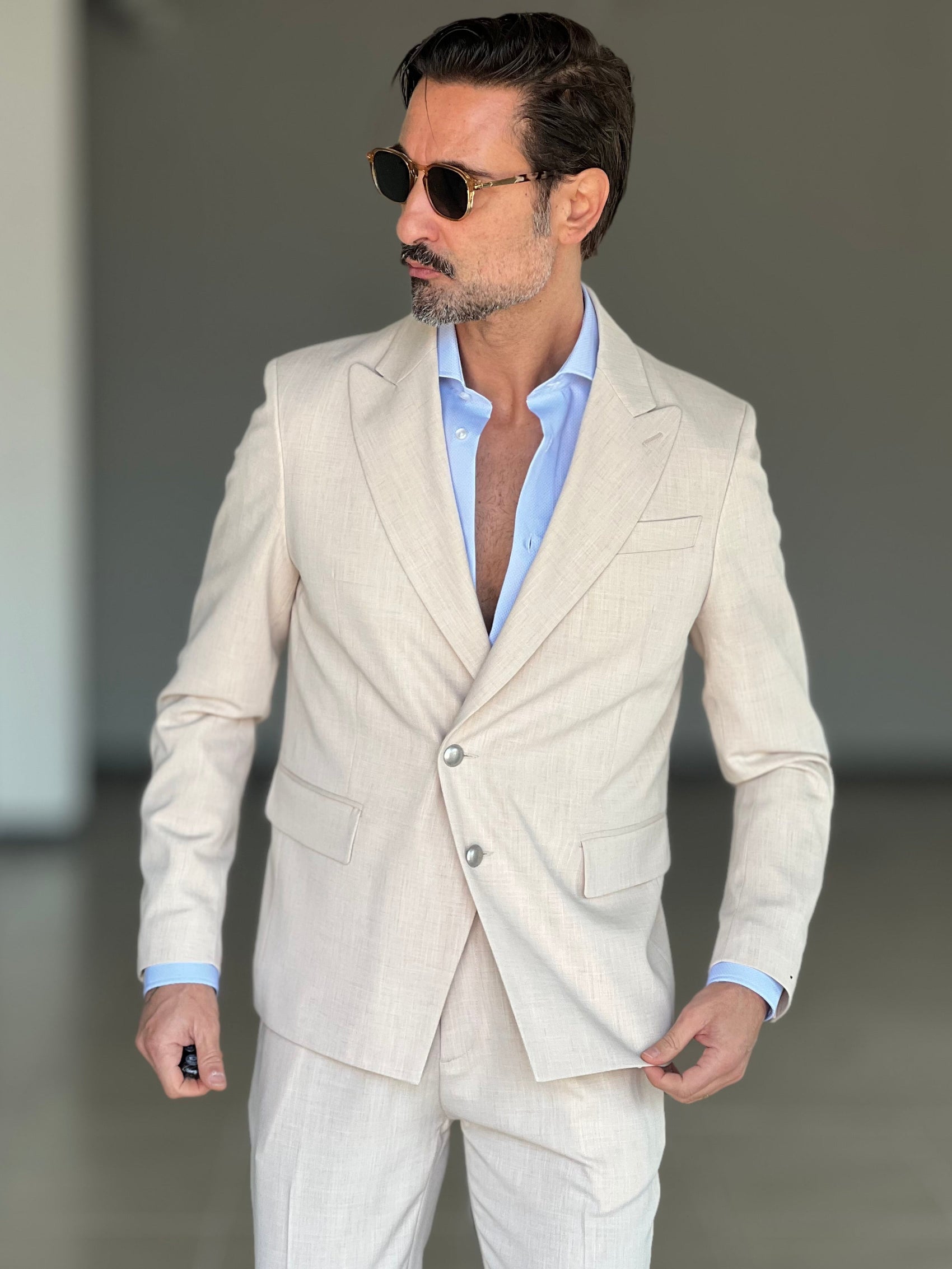 GIACCA SABBIA ALTATENSIONE PETTO A LANCIA MEZZO DOPPIOPETTO ( PUOI ABBINARE IL PANTALONE CON IL CODICE 34 )