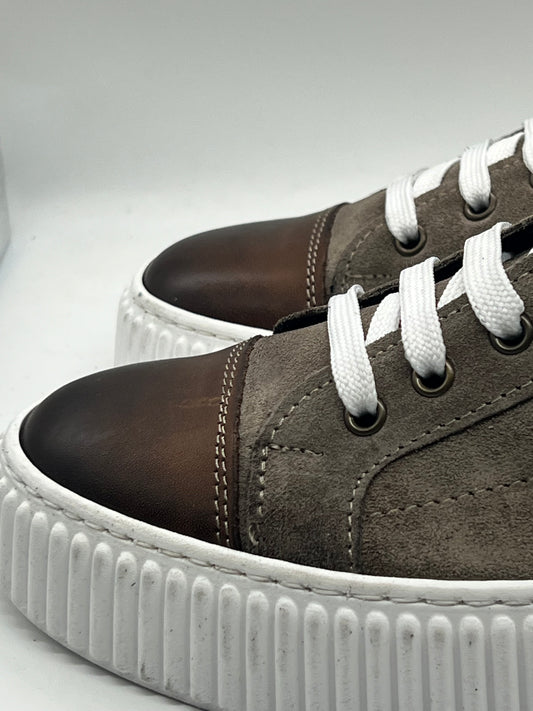 SNEAKER FANGO PUNTA PELLE  BOTTOLATA FONDO BIANCO