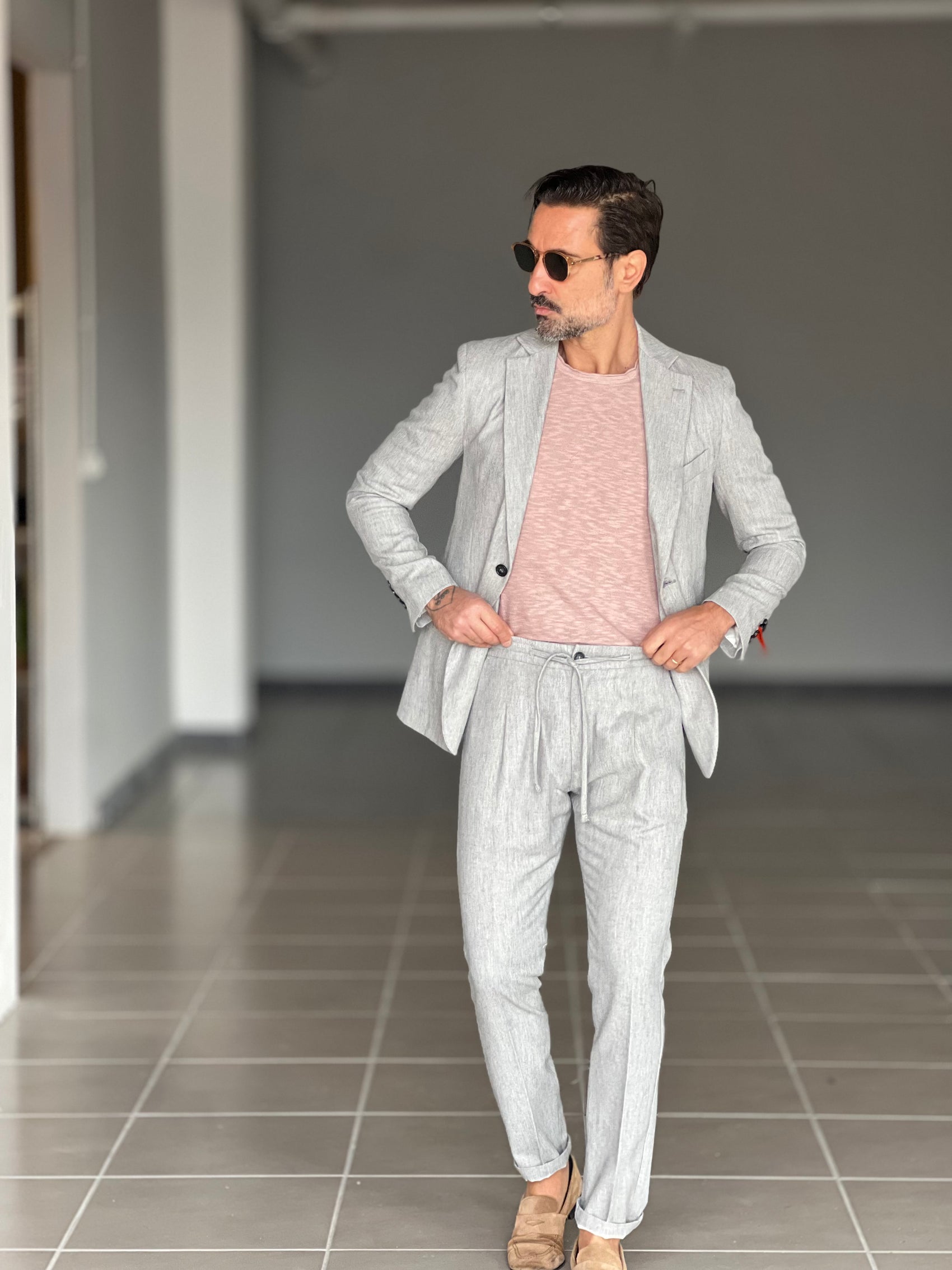 GIACCA GRIGIA  MONOPETTO SPIGATA ( PUOI ABBINARE IL PANTALONE CON IL CODICE 37 )