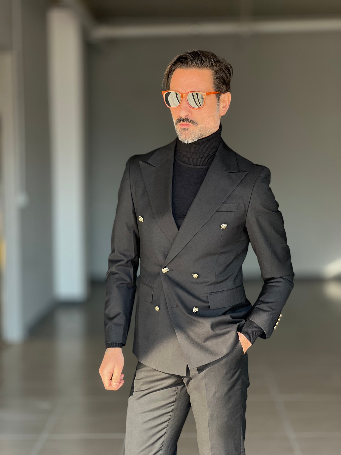 ABITO  NERO DOPPIOPETTO BOTTONE METALLO VISCOSA E MISTI