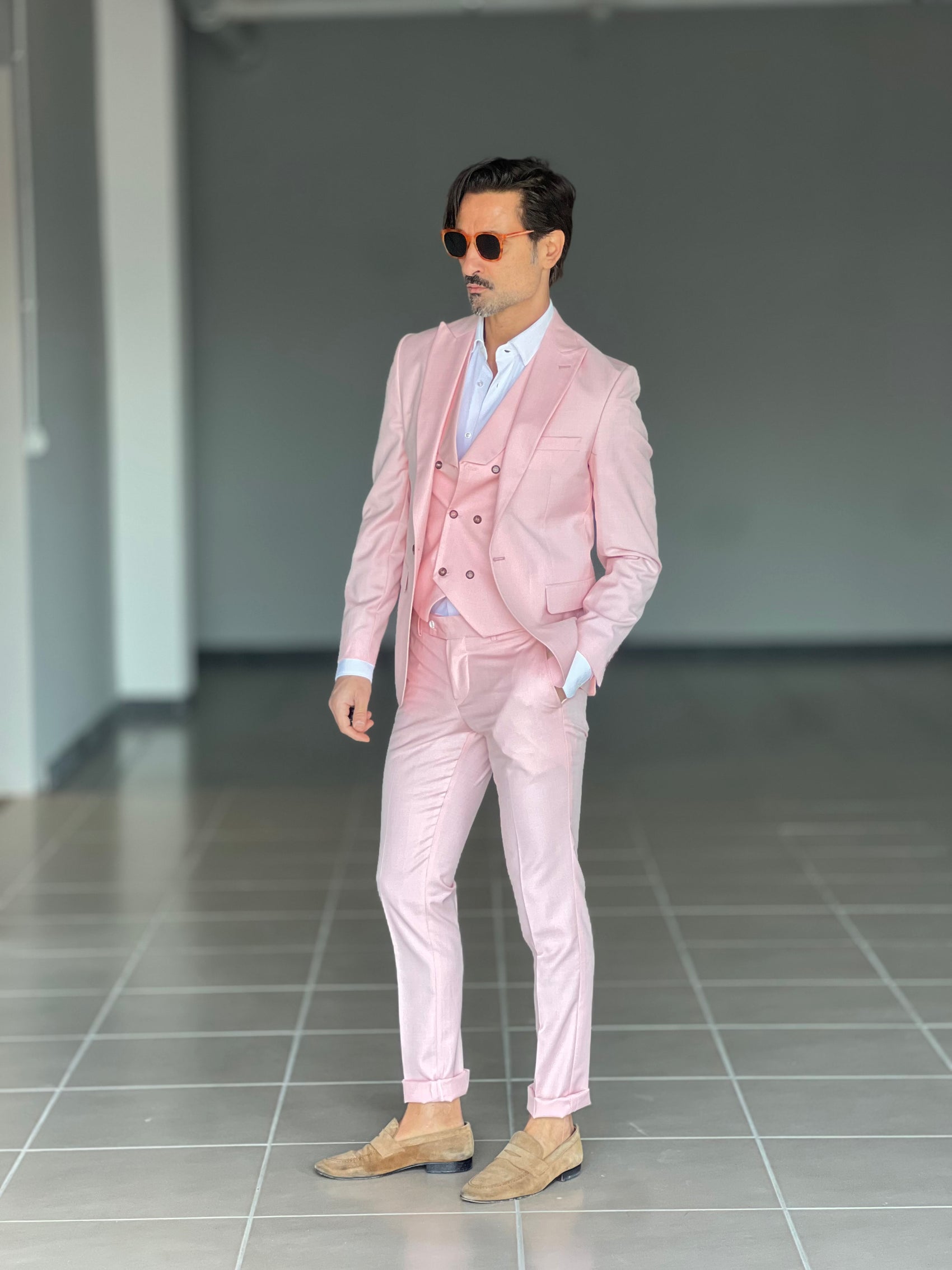 ABITO ROSA   MONOPETTO  3 PEZZI GILET 0044