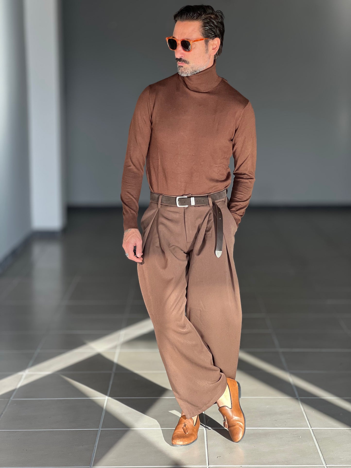 MULTICOLORED RED AND GRAY SHAVED HIGH NECK