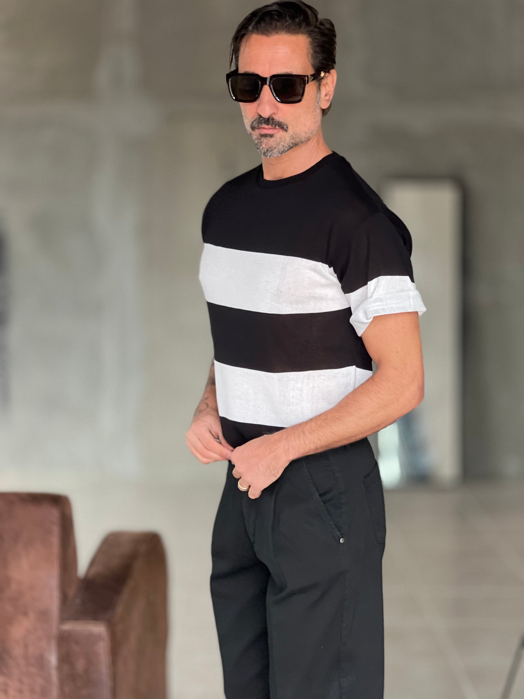 MAGLIA BIANCA RIGA GRANDE NERA IN FILO CROP