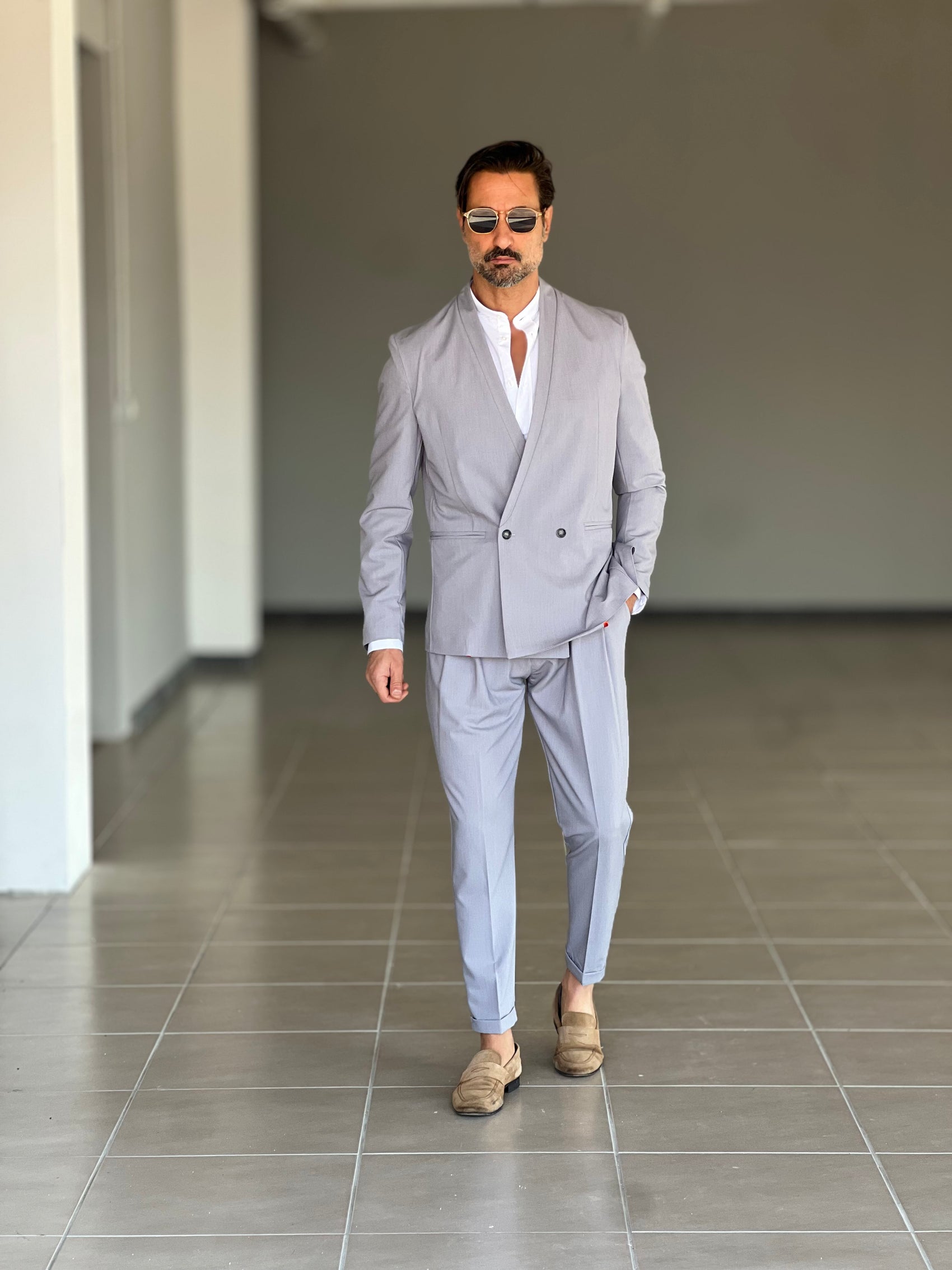 GIACCA  GRIGIA  COLLO SCIALLATO DOPPIOPETTO ( puoi abbinare il pantalone con il codice 30)