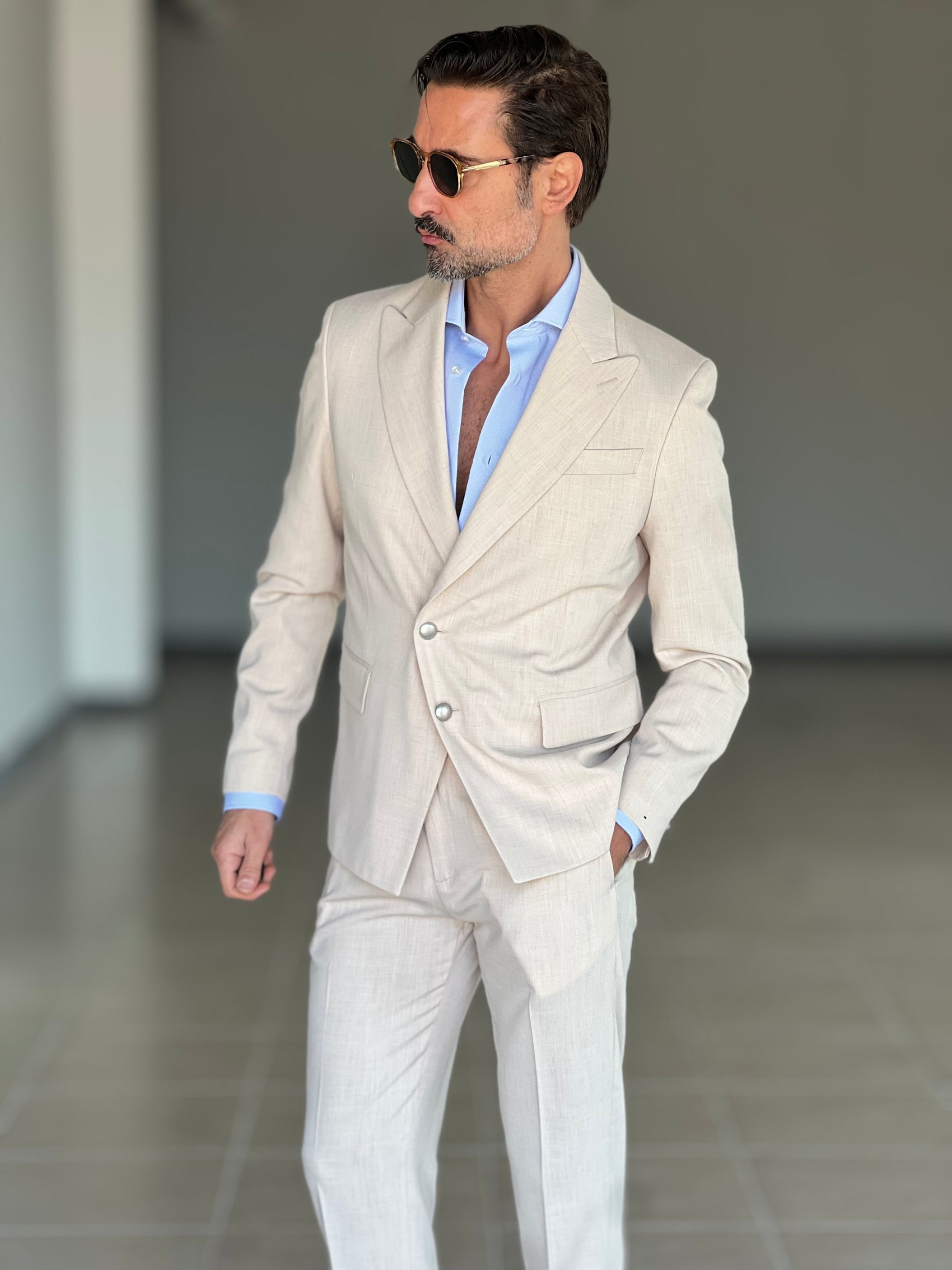 GIACCA SABBIA ALTATENSIONE PETTO A LANCIA MEZZO DOPPIOPETTO ( PUOI ABBINARE IL PANTALONE CON IL CODICE 34 )