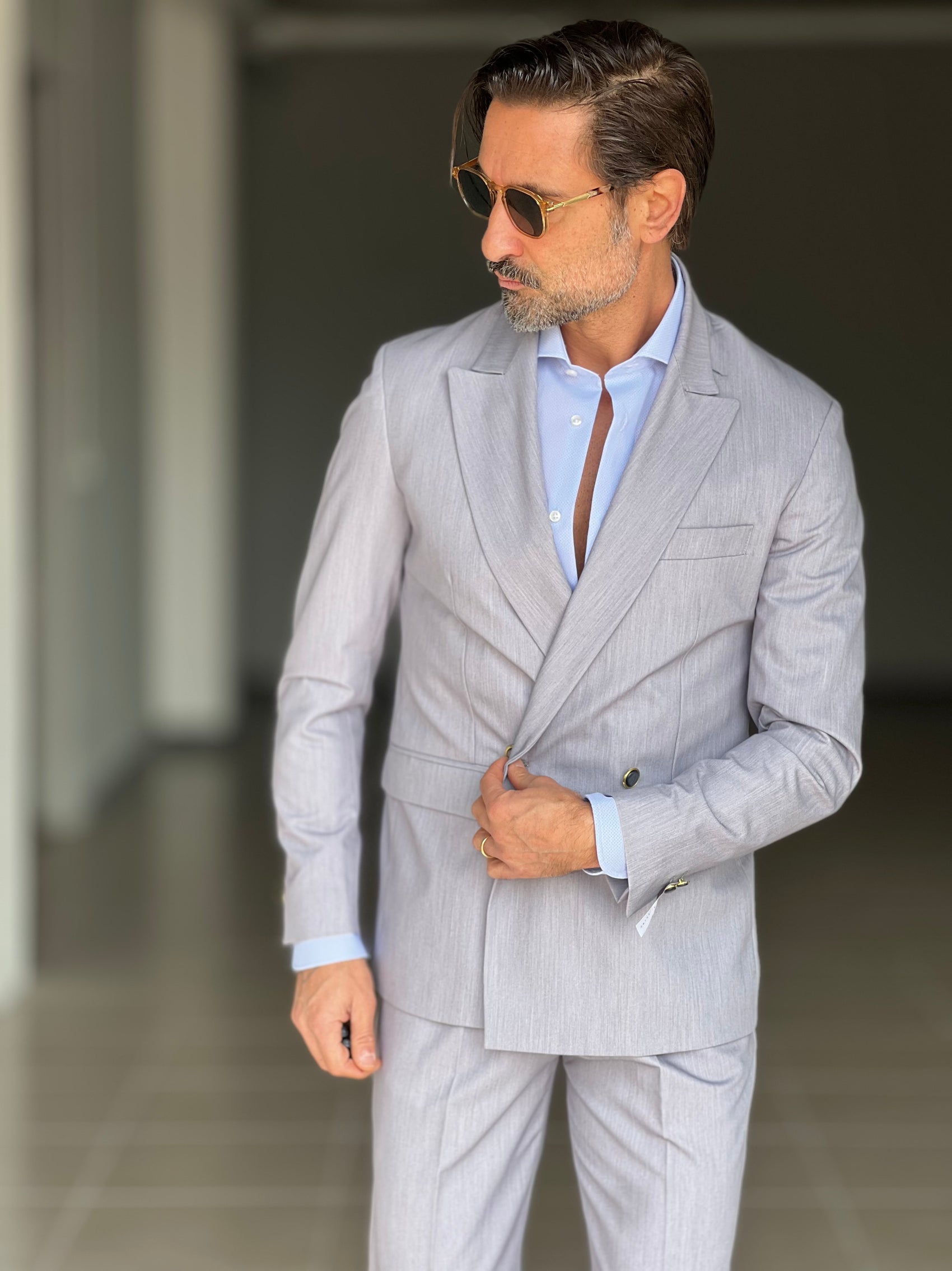 ABITO GRIGIO PERLA   DOPPIOPETTO UN  BOTTONE METALLO