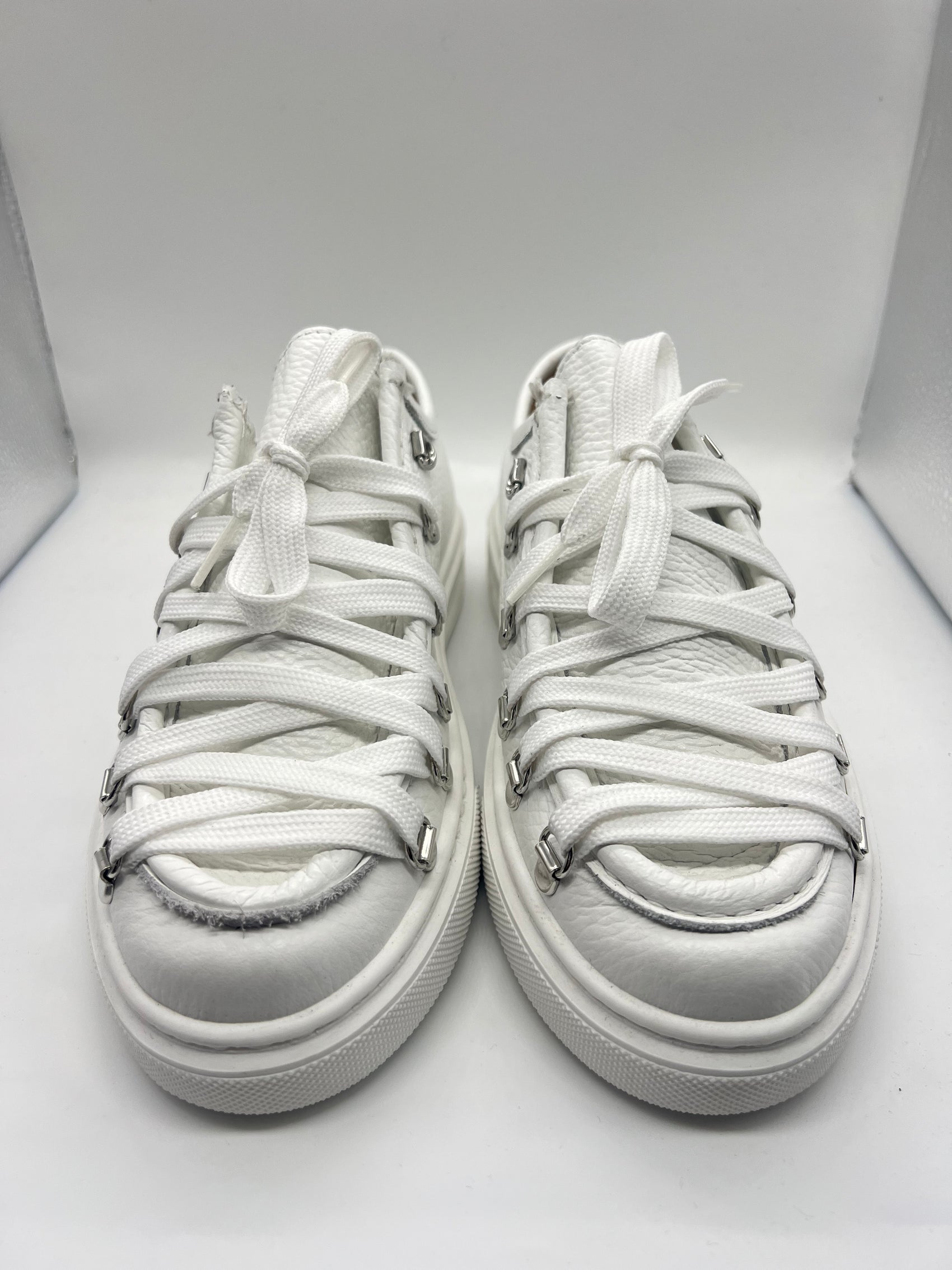 SNEAKER BIANCA MODELLO INGEGNERE GANCI