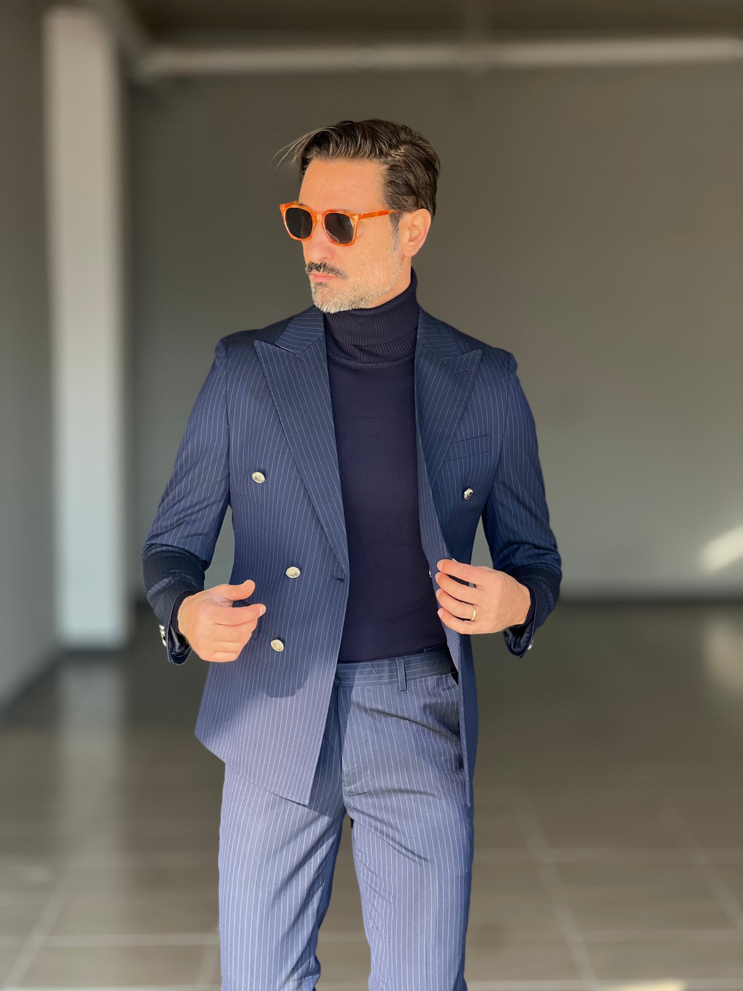 ABITO  BLU  GESSATO  DOPPIOPETTO BOTTONE METALLO VISCOSA E MISTI