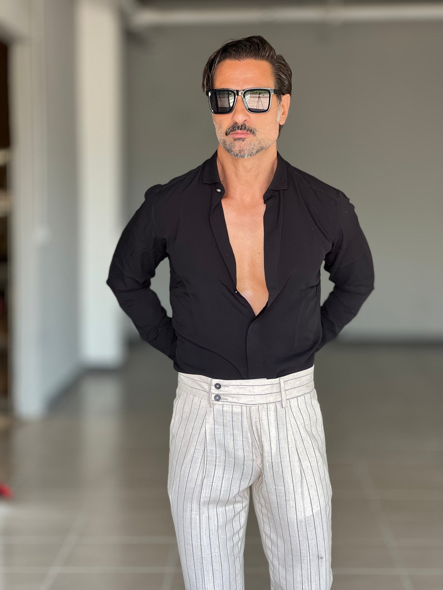 CAMICIA VISCOSA NERA BOTTONE METALLO