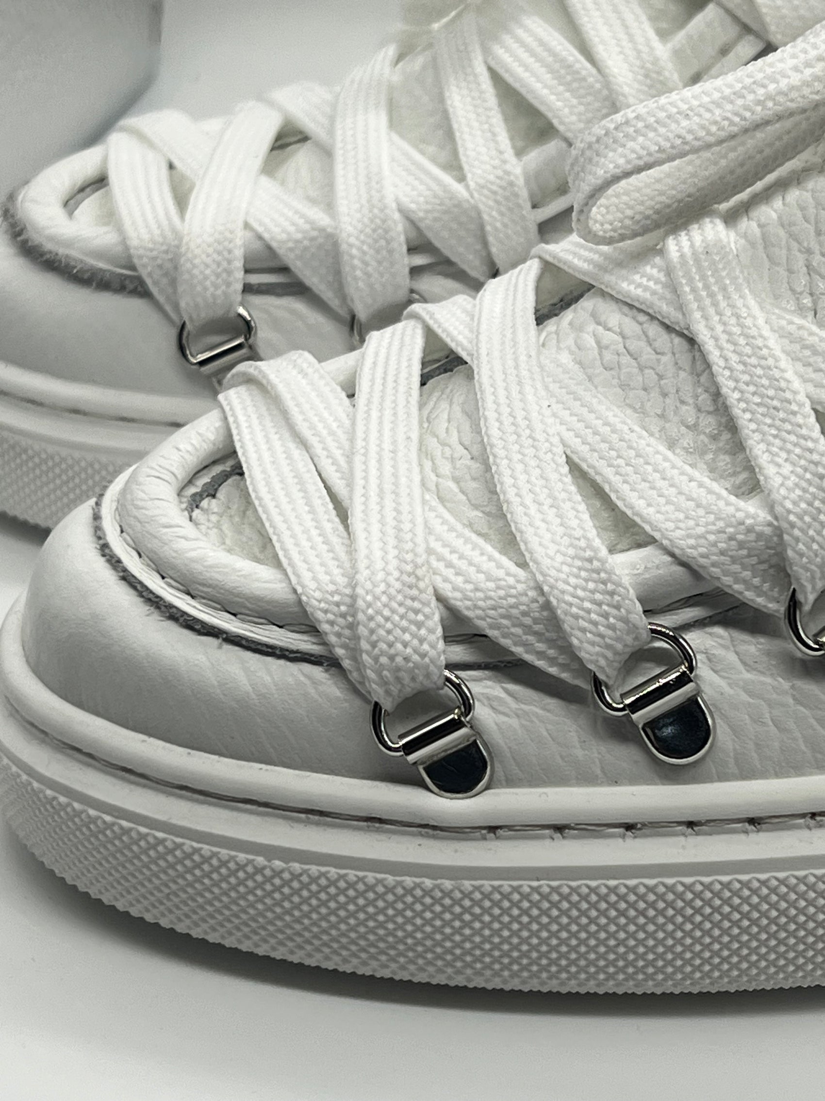 SNEAKER BIANCA MODELLO INGEGNERE GANCI