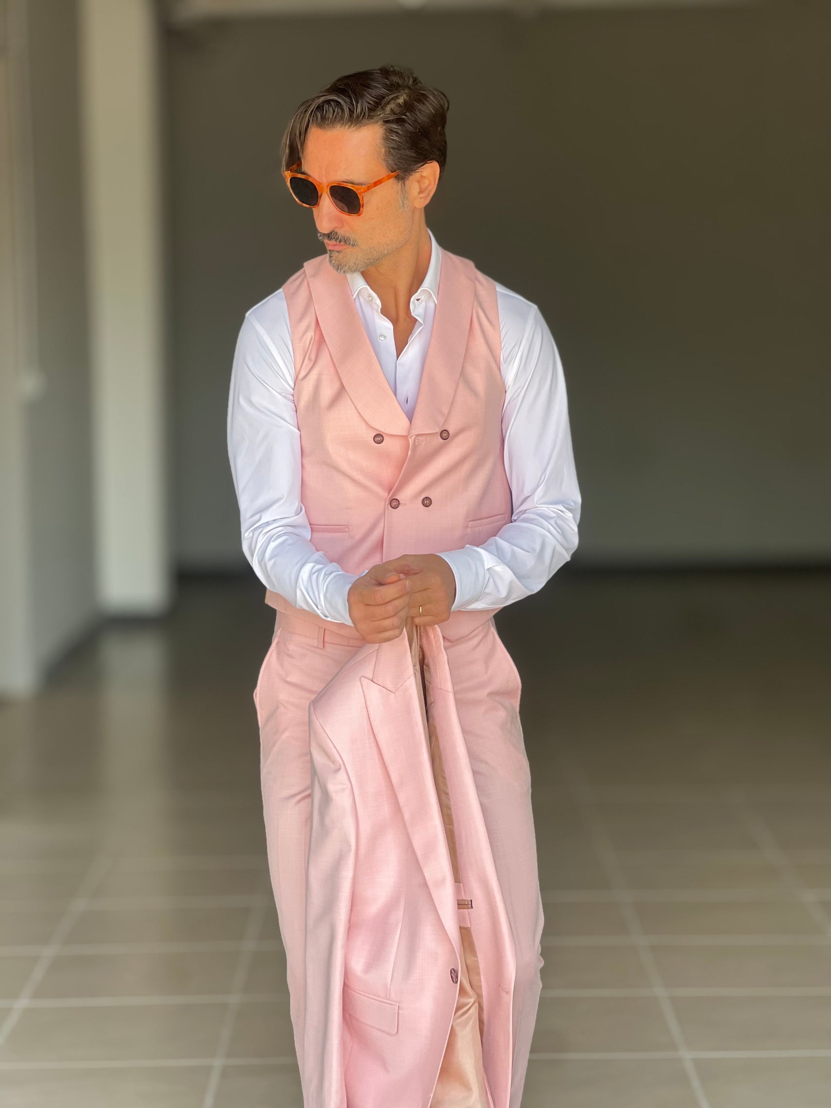 ABITO ROSA   MONOPETTO  3 PEZZI GILET 0044