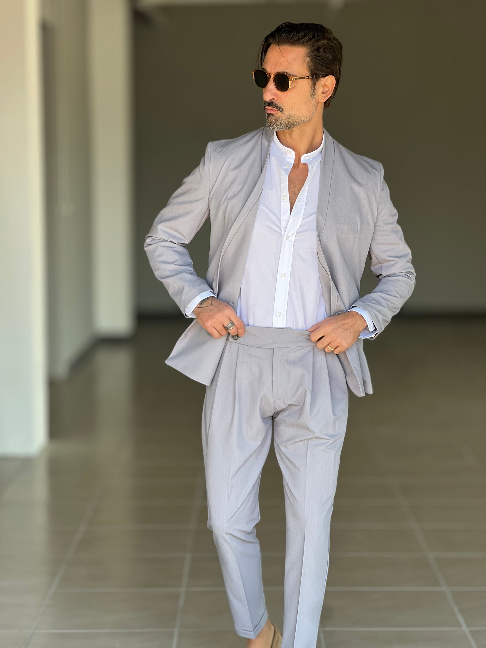 GIACCA  GRIGIA  COLLO SCIALLATO DOPPIOPETTO ( puoi abbinare il pantalone con il codice 30)