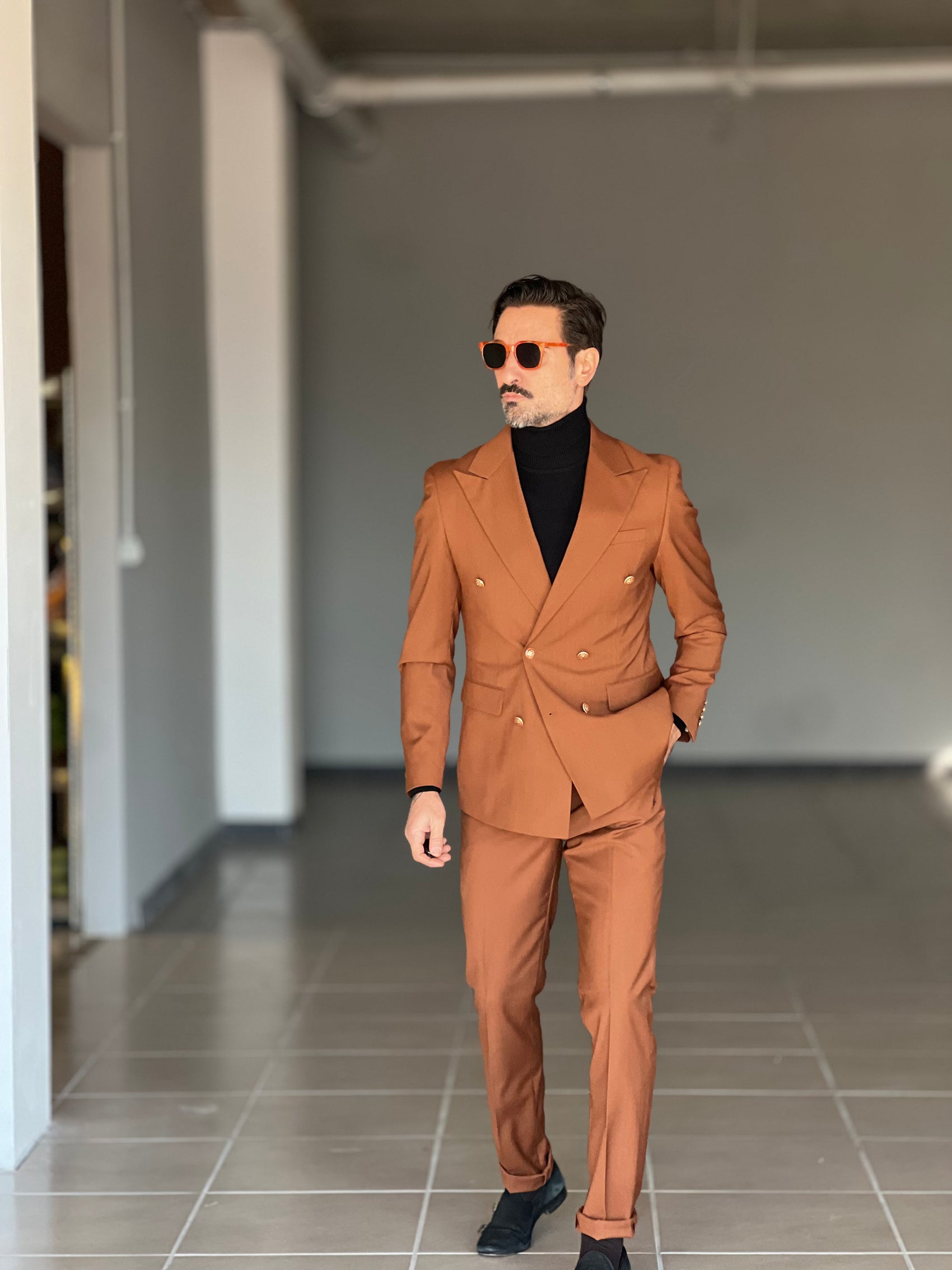 ABITO  TABACCO DOPPIOPETTO BOTTONE METALLO VISCOSA E MISTI