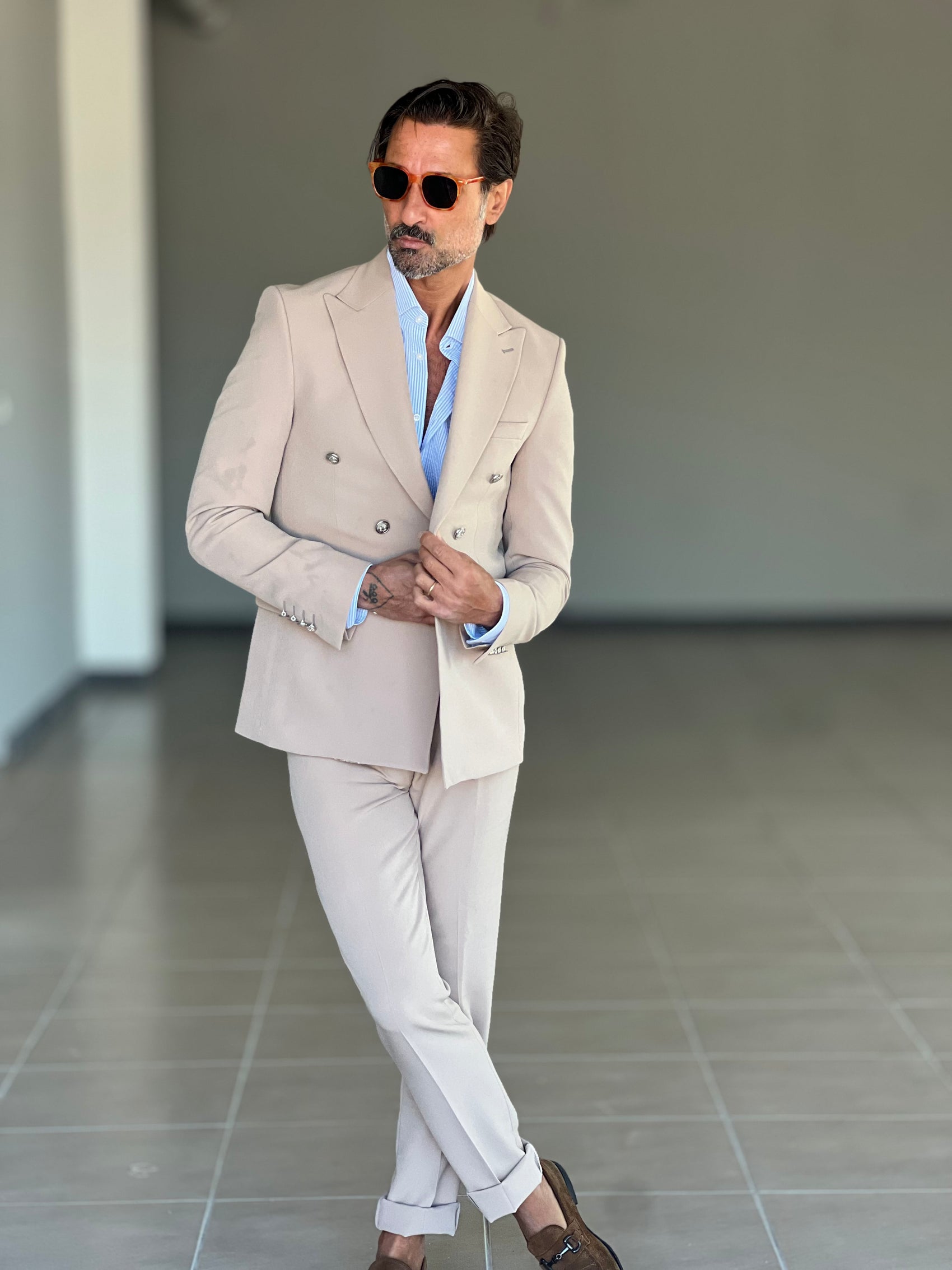 ABITO BEIGE  DOPPIOPETTO BOTTONE METALLO