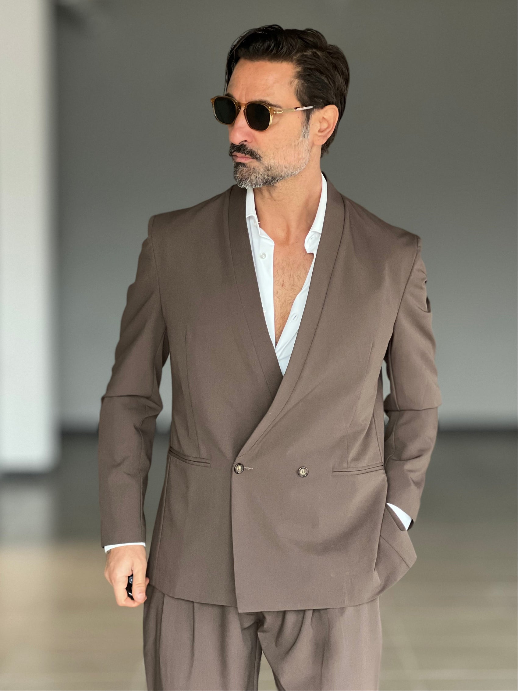 GIACCA  MORO COLLO SCIALLATO DOPPIOPETTO ( PUOI ABBINARE IL PANTALONE CON IL CODICE 33 )