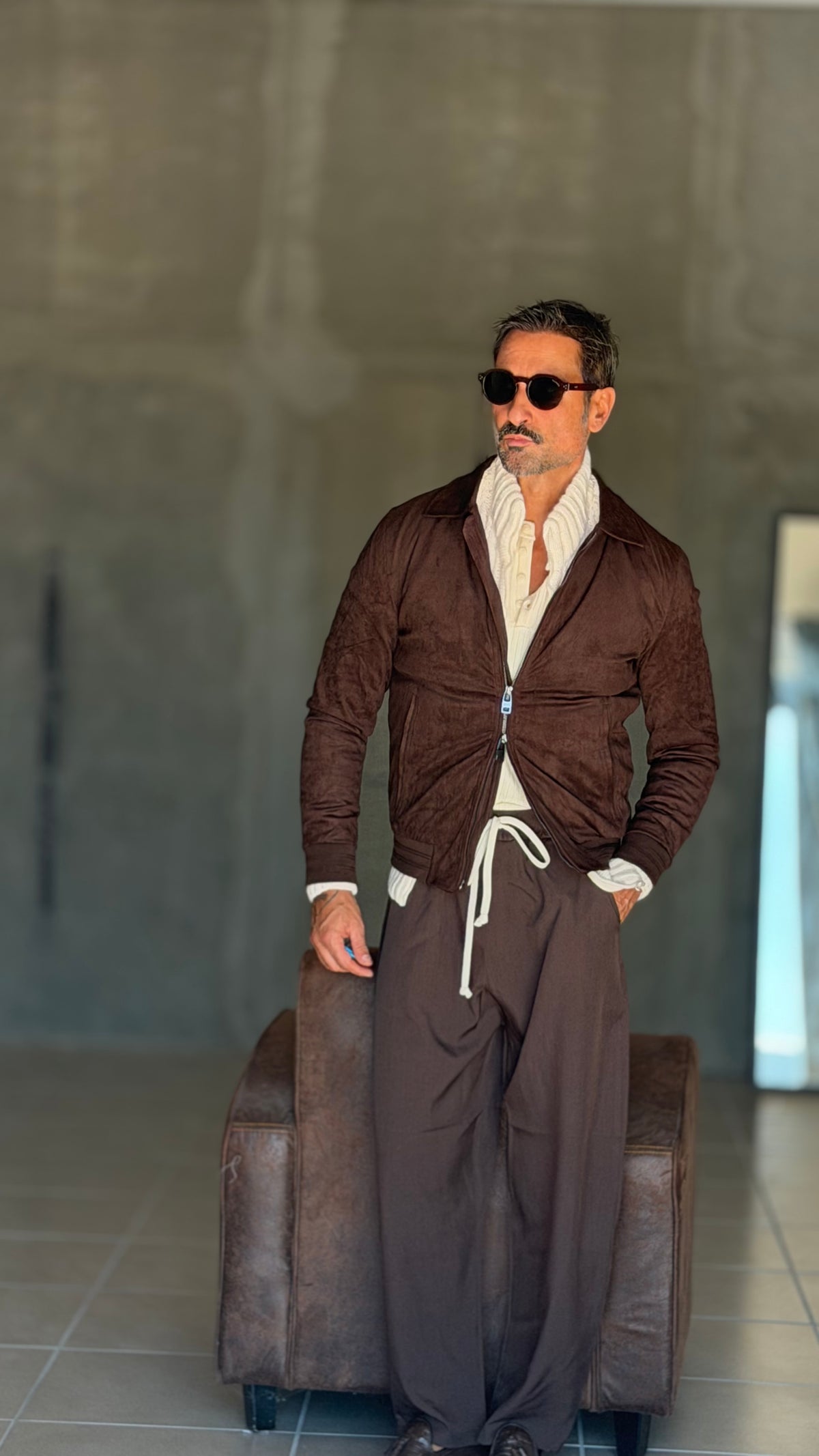 WHITE VISCOSE TROUSERS WITH REGULAR BOTTOM
