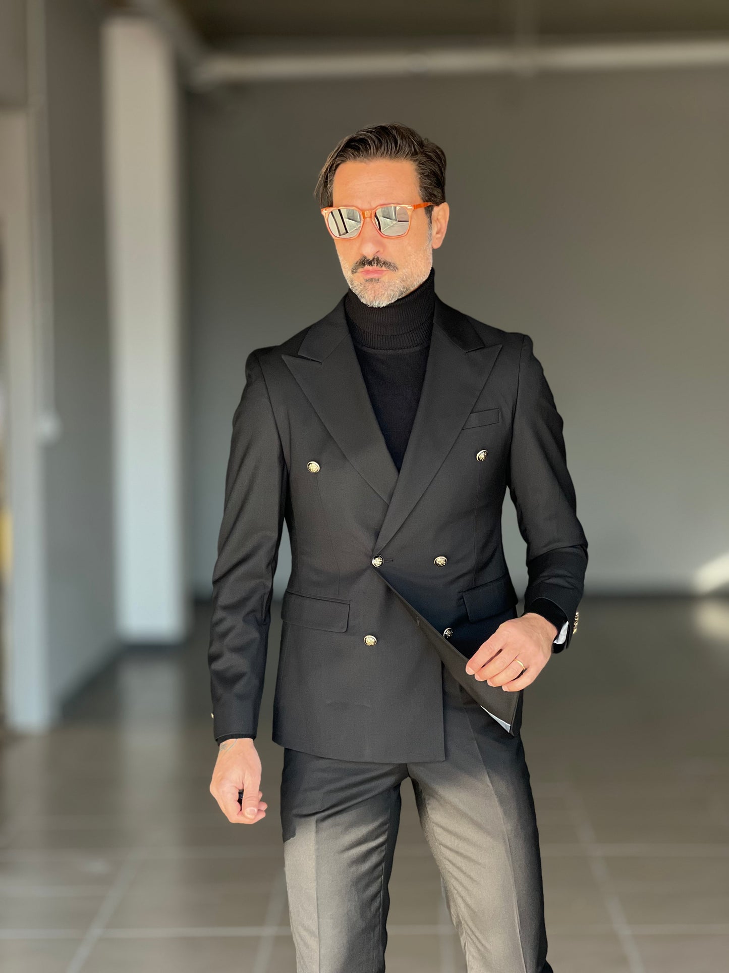 ABITO  NERO DOPPIOPETTO BOTTONE METALLO VISCOSA E MISTI