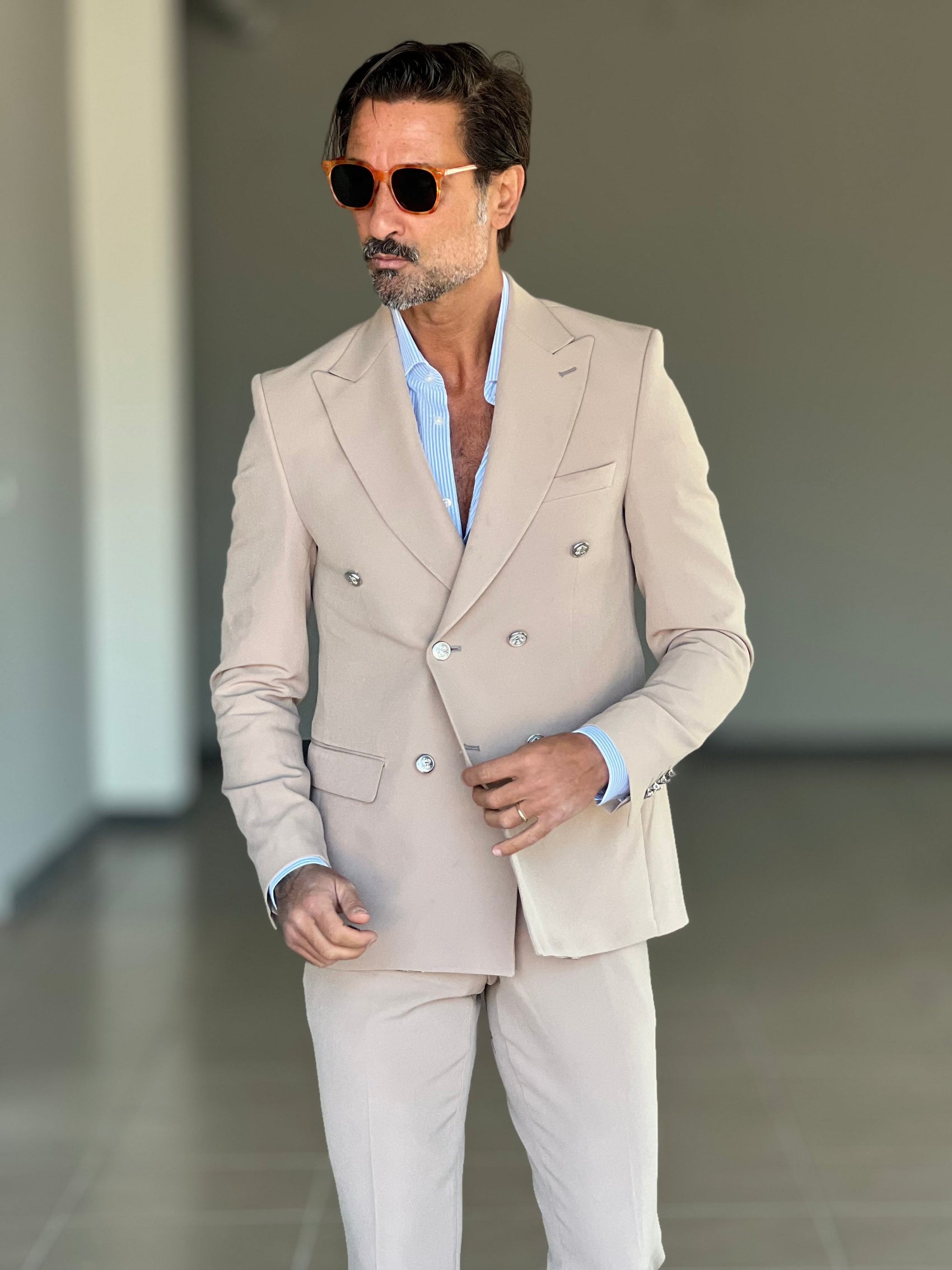 ABITO BEIGE  DOPPIOPETTO BOTTONE METALLO