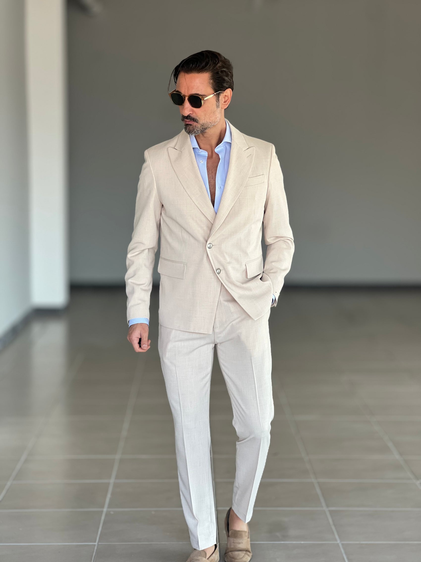 GIACCA SABBIA ALTATENSIONE PETTO A LANCIA MEZZO DOPPIOPETTO ( PUOI ABBINARE IL PANTALONE CON IL CODICE 34 )