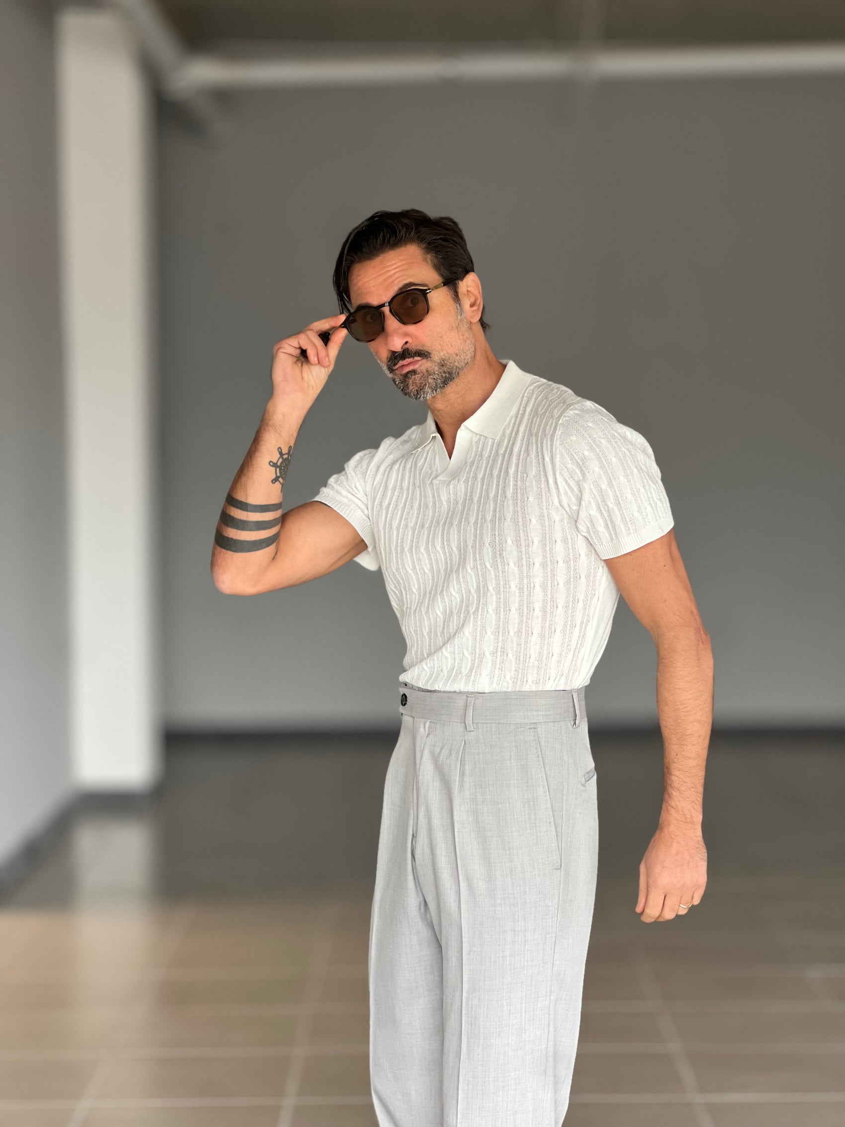 POLO BIANCA OPERATA COLLO AMERICANO