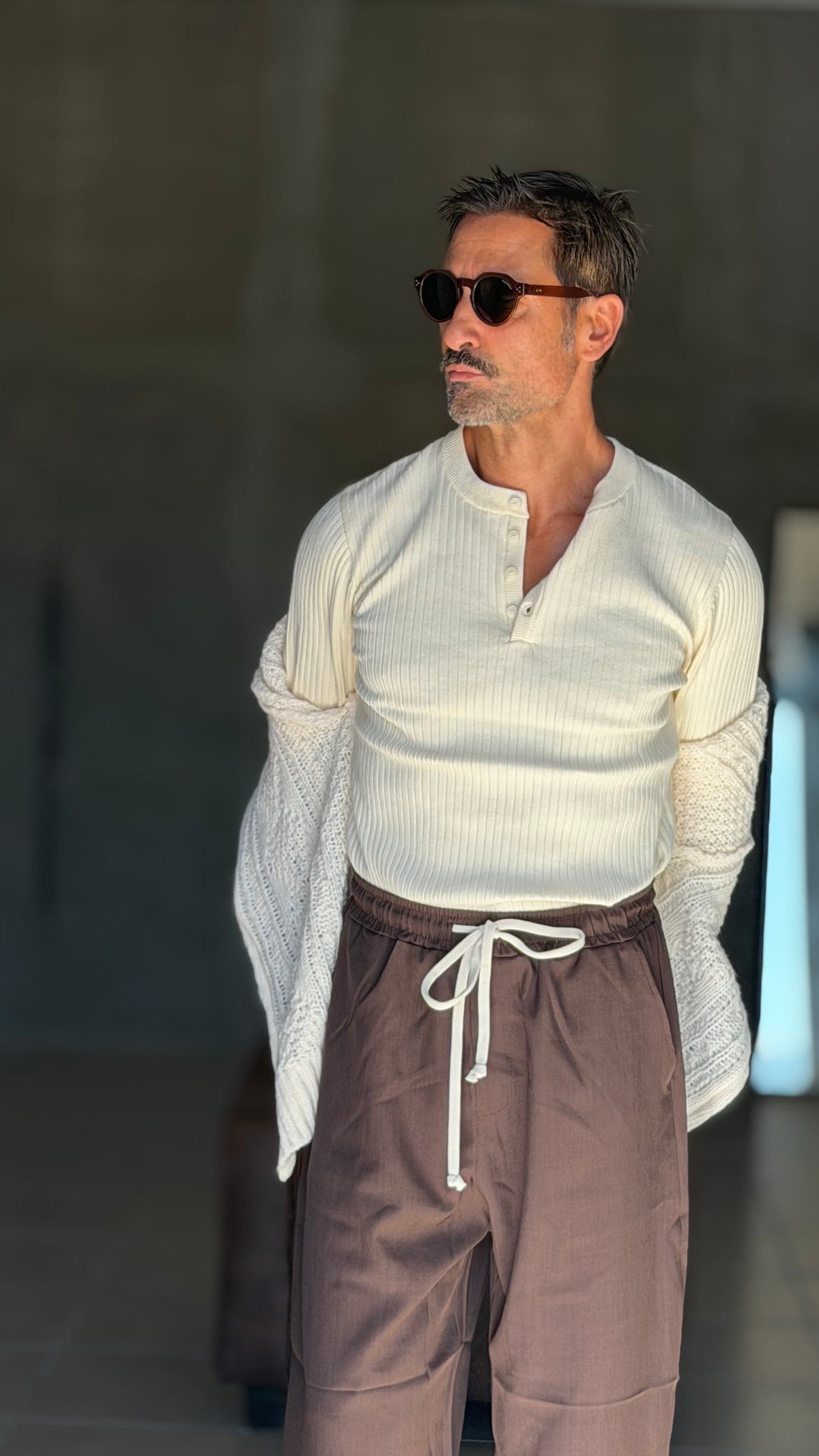 WHITE VISCOSE TROUSERS WITH REGULAR BOTTOM