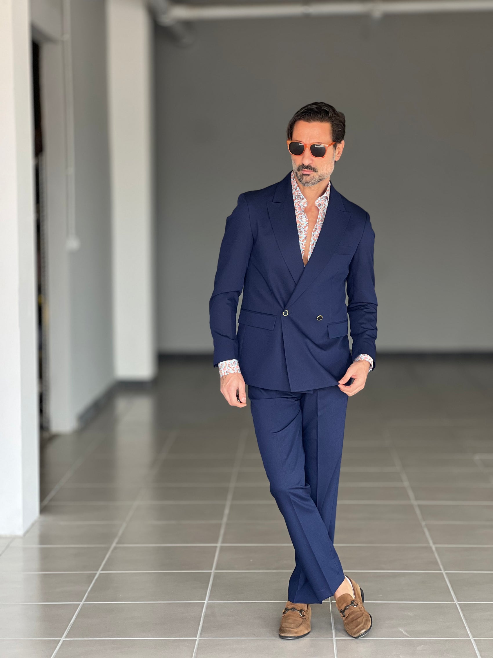 ABITO BLU   DOPPIOPETTO UN  BOTTONE METALLO