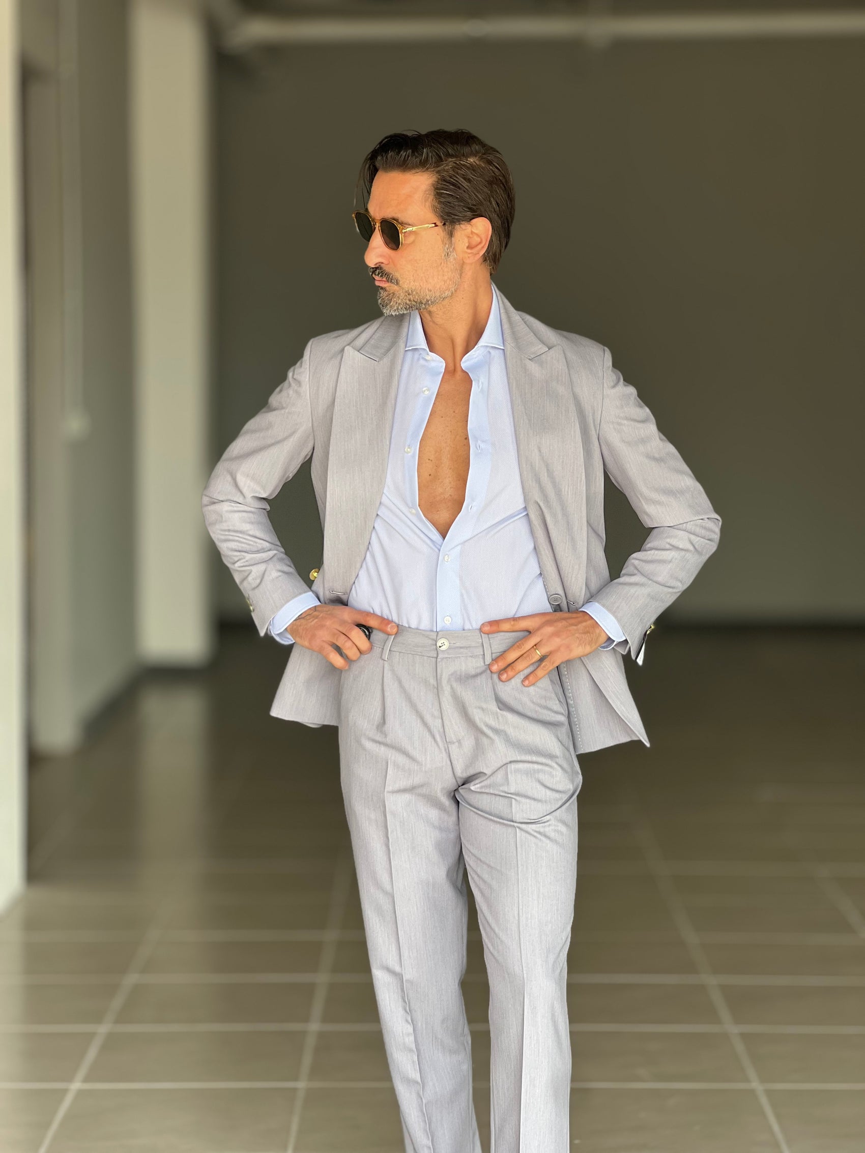 ABITO GRIGIO PERLA   DOPPIOPETTO UN  BOTTONE METALLO