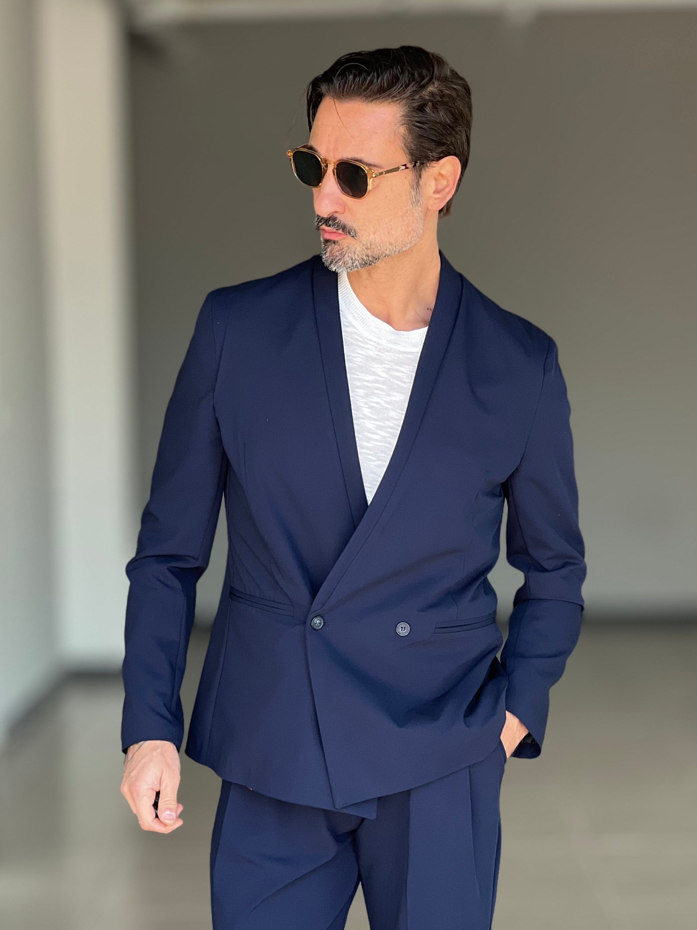 GIACCA  BLU COLLO SCIALLATO DOPPIOPETTO ( PUOI ABBINARE IL PANTALONE CON IL CODICE 31)