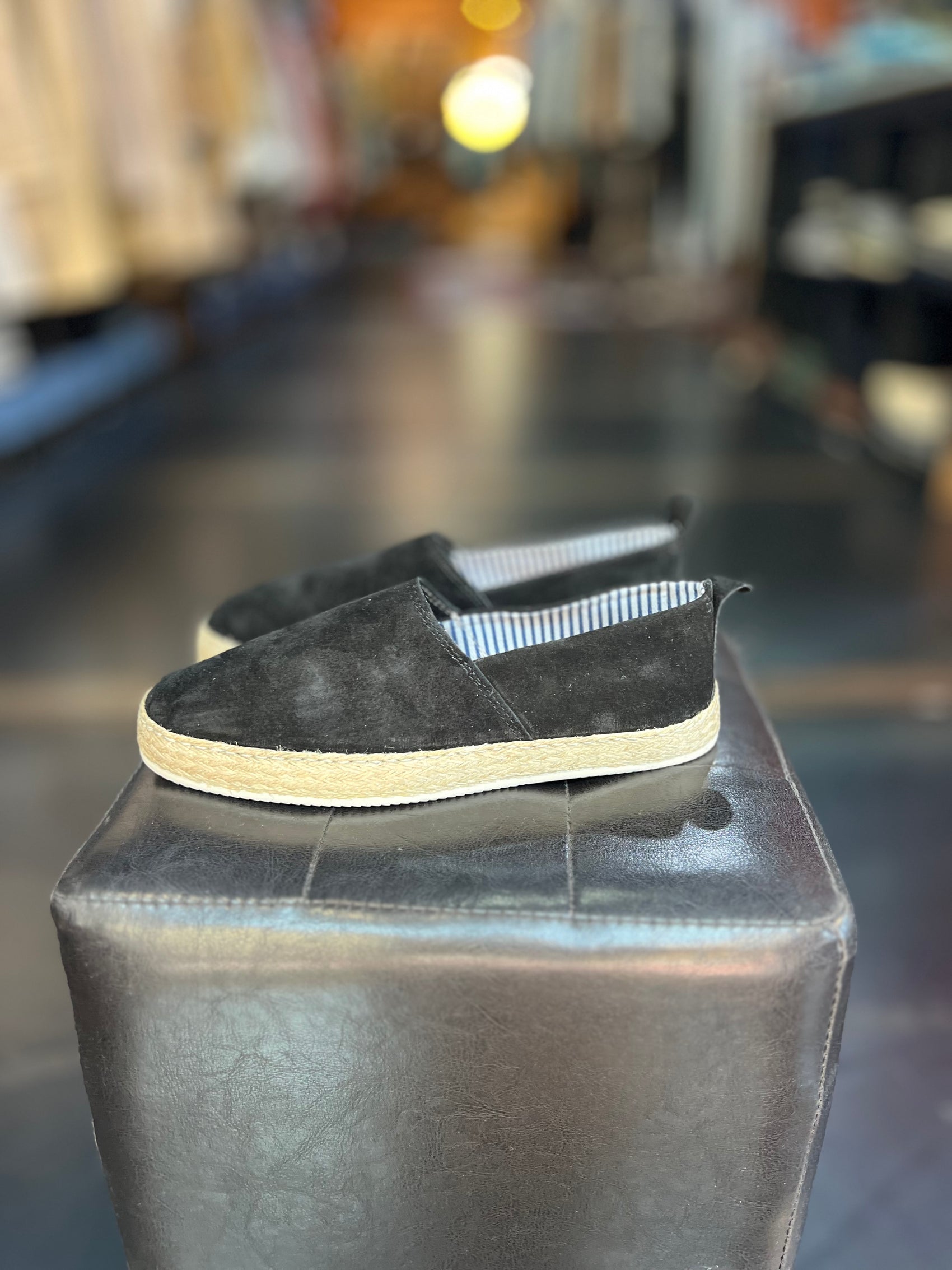 MOCASSINO CAMOSCIO NERO   FONDO PAGLIA E GOMMA