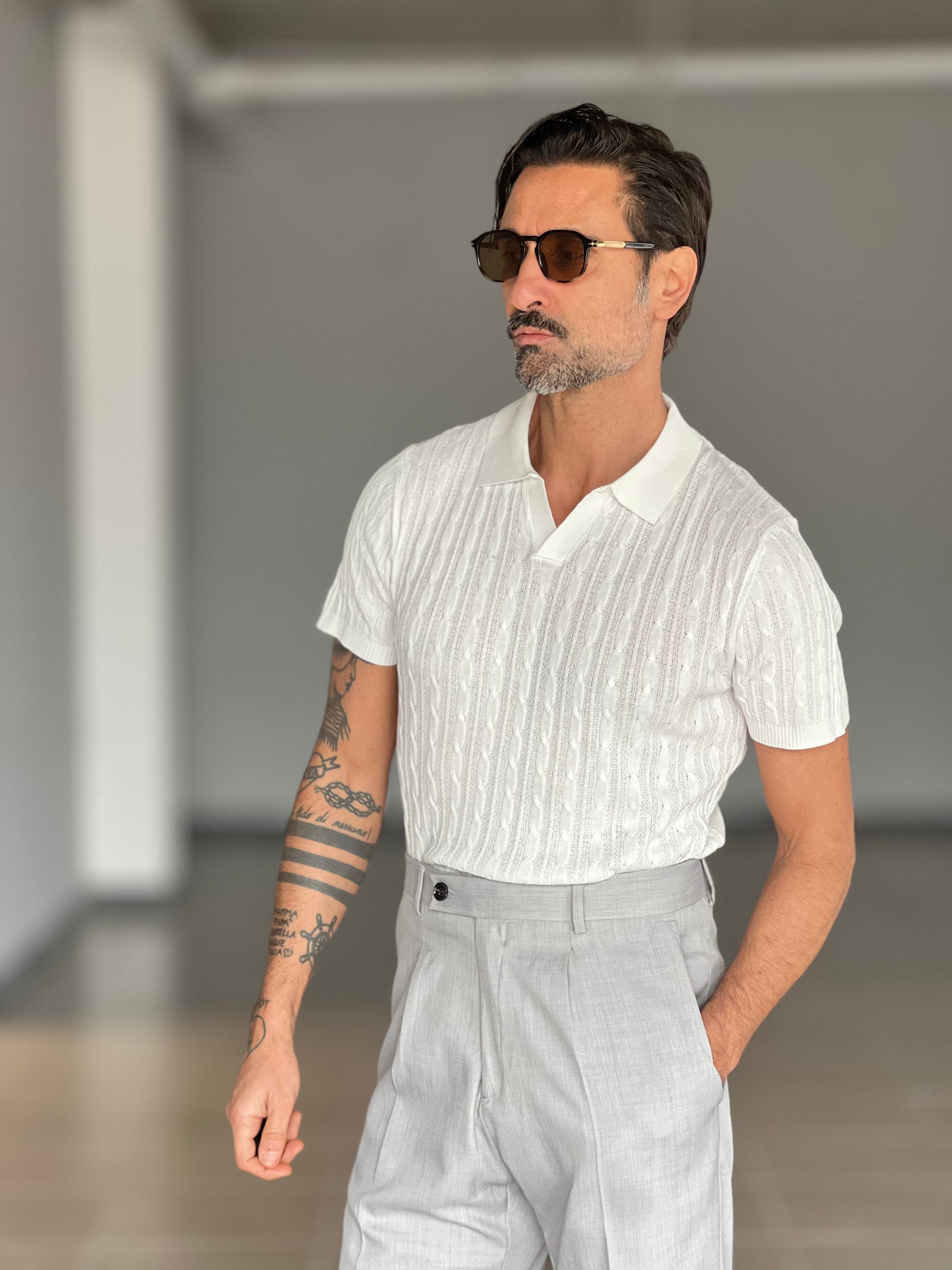 POLO BIANCA OPERATA COLLO AMERICANO