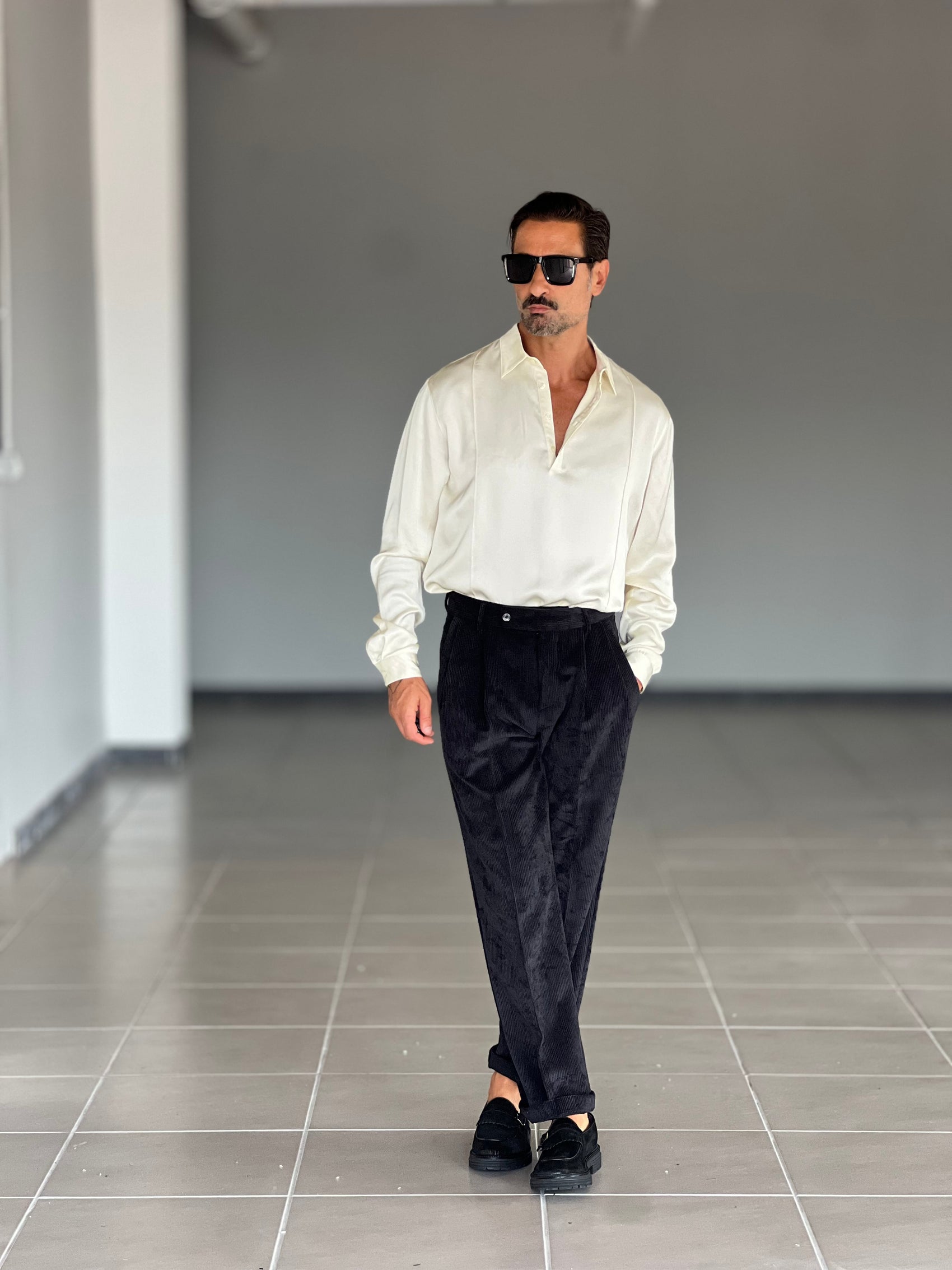 PANTALONE VELLUTO NERO PINCES VITA ALTA XAGON