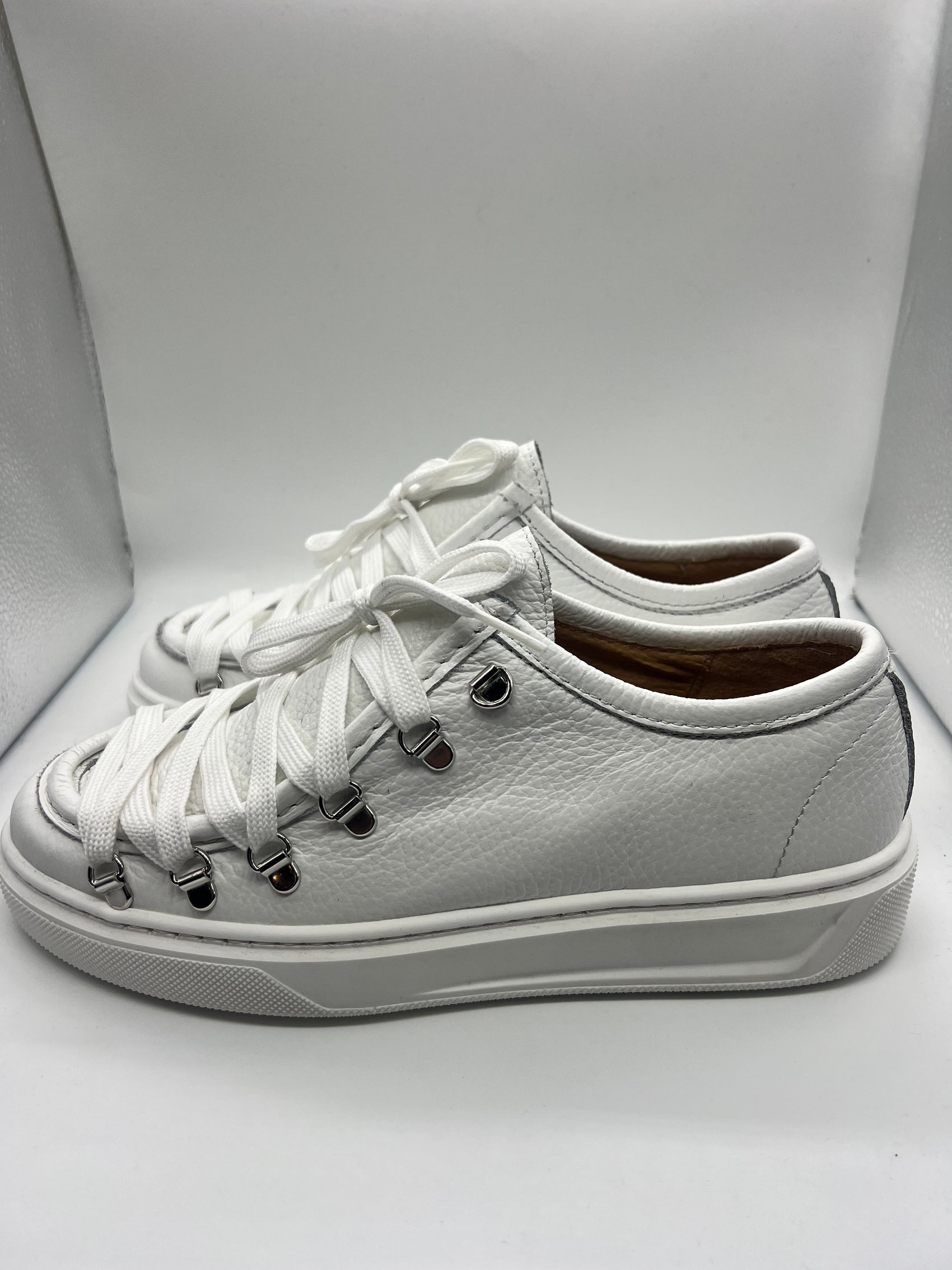 SNEAKER BIANCA MODELLO INGEGNERE GANCI