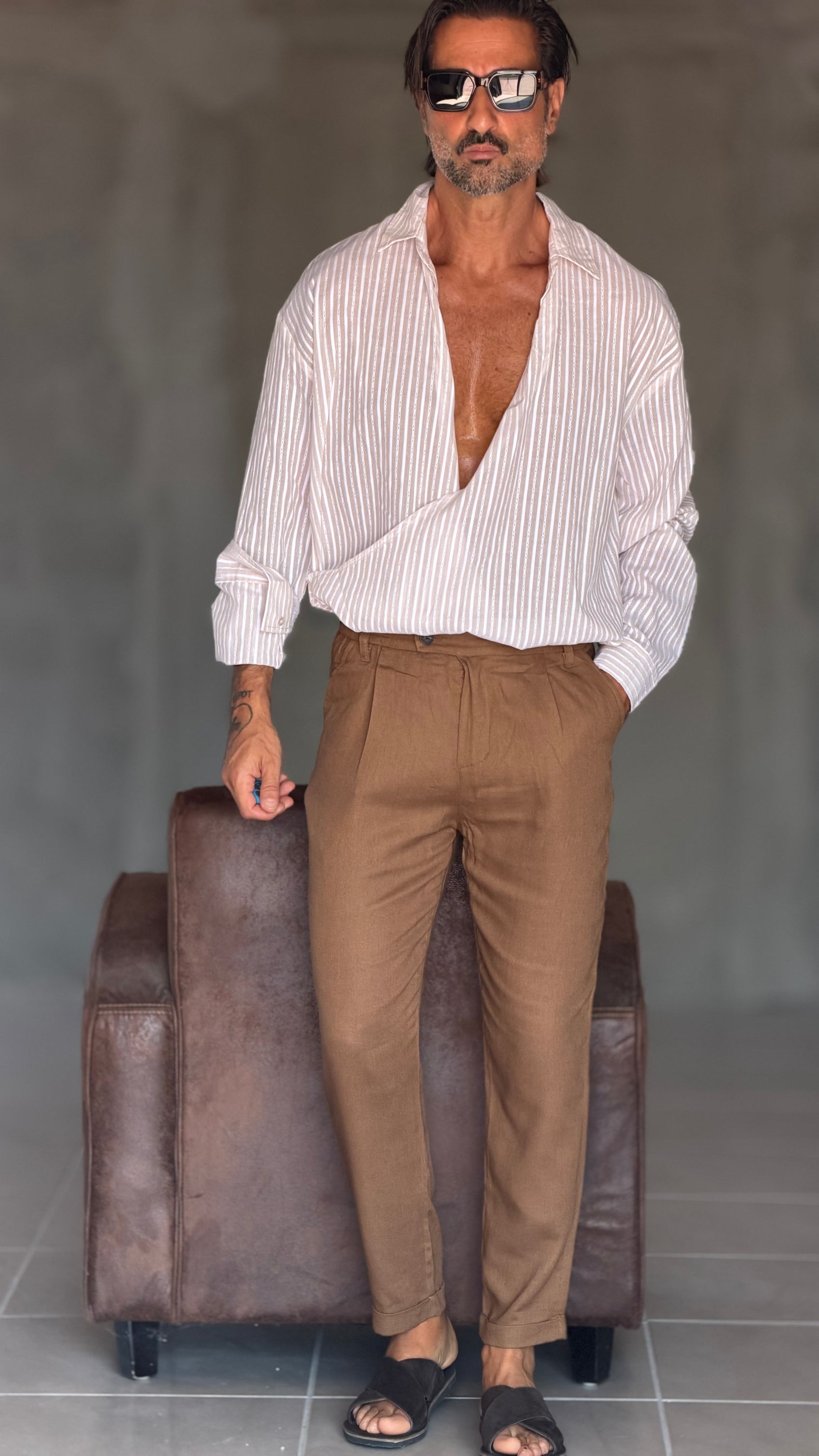 PANTALONE TABACCO  PINCES IN LINO