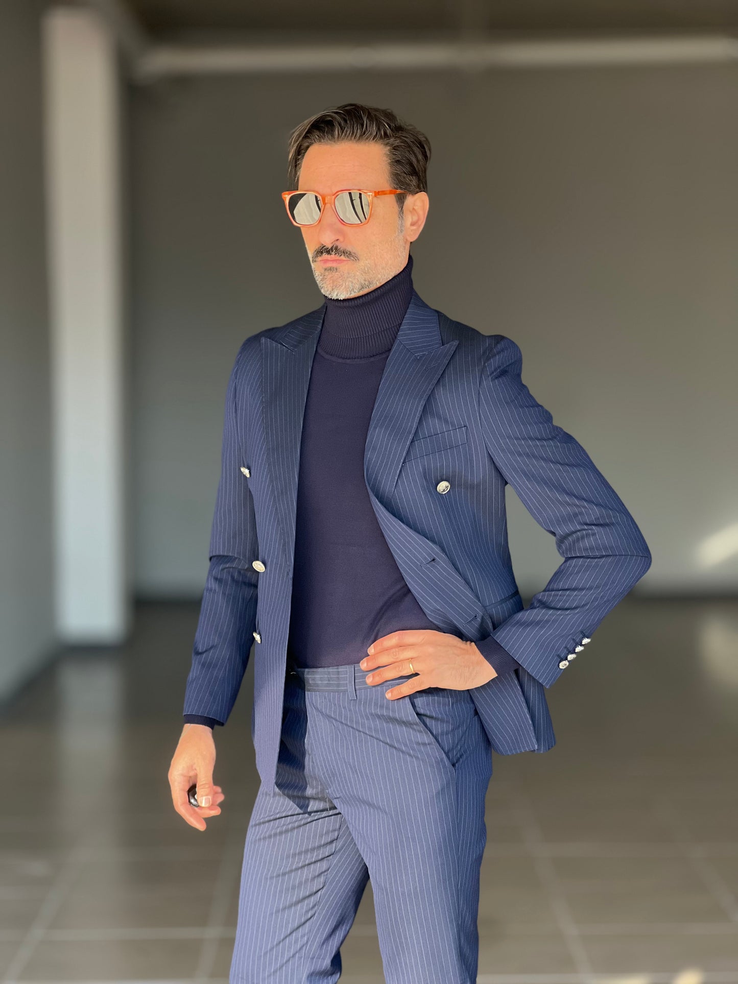 ABITO  BLU  GESSATO  DOPPIOPETTO BOTTONE METALLO VISCOSA E MISTI